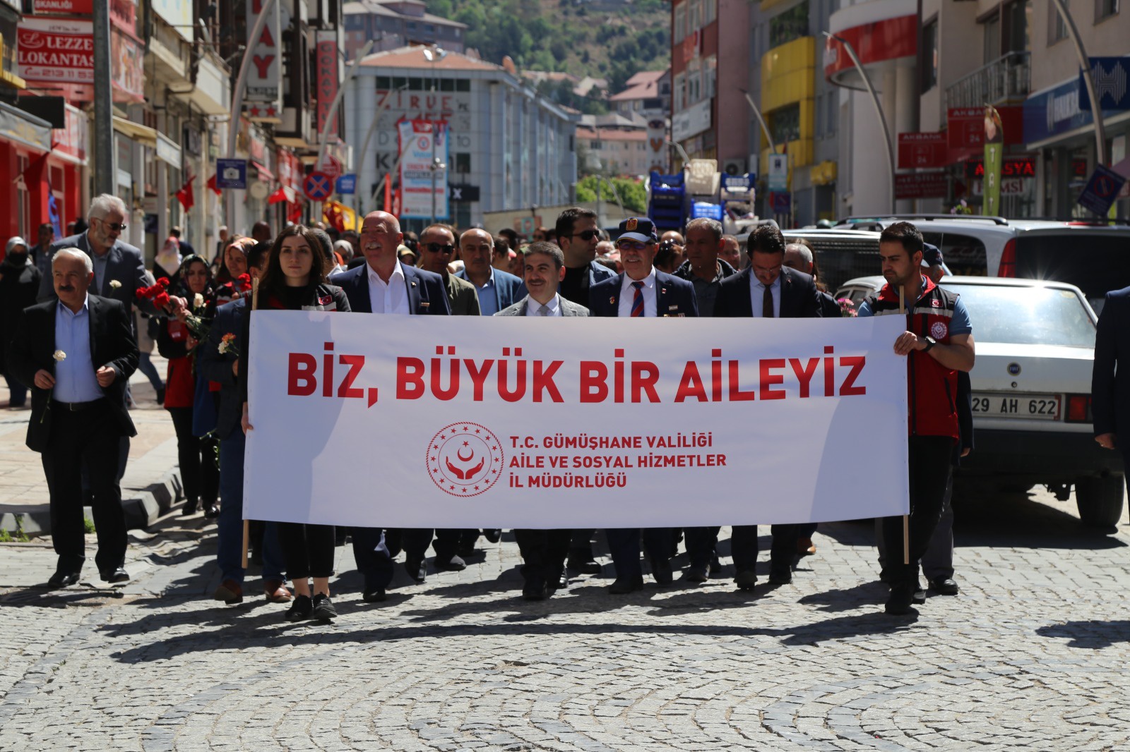 Gümüşhane’de "Biz Büyük Bir Aileyiz" yürüyüşü 9