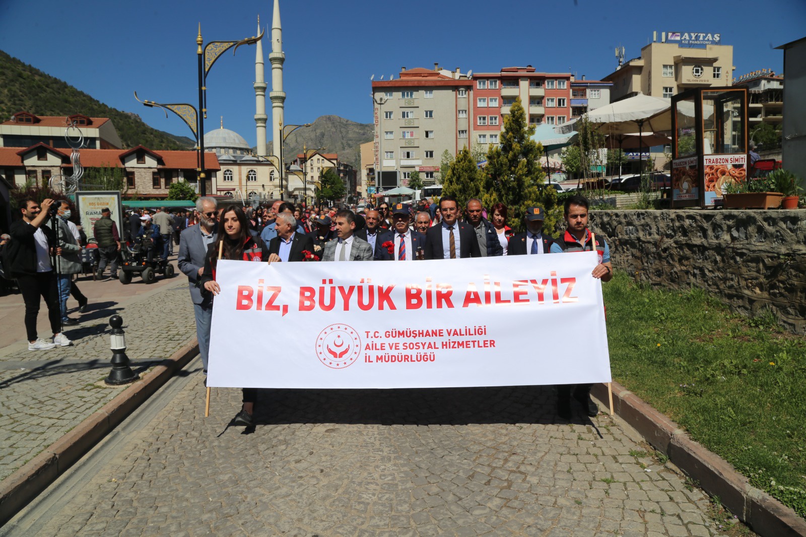 Gümüşhane’de "Biz Büyük Bir Aileyiz" yürüyüşü 10