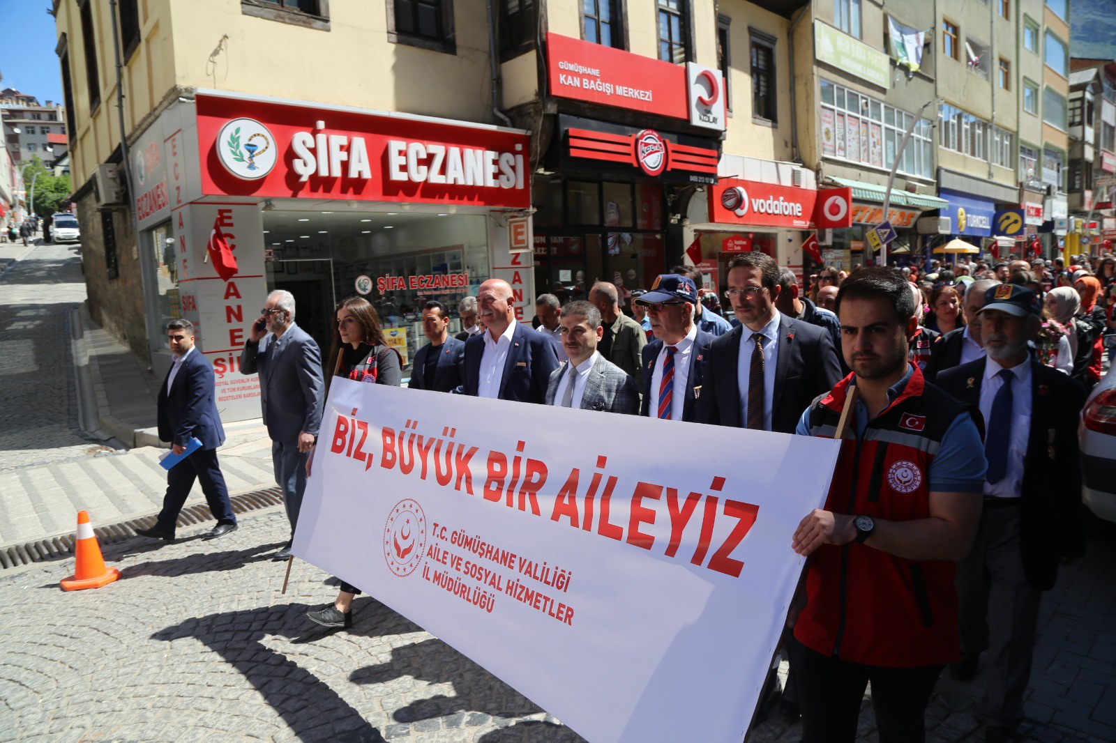 Gümüşhane’de "Biz Büyük Bir Aileyiz" yürüyüşü 4