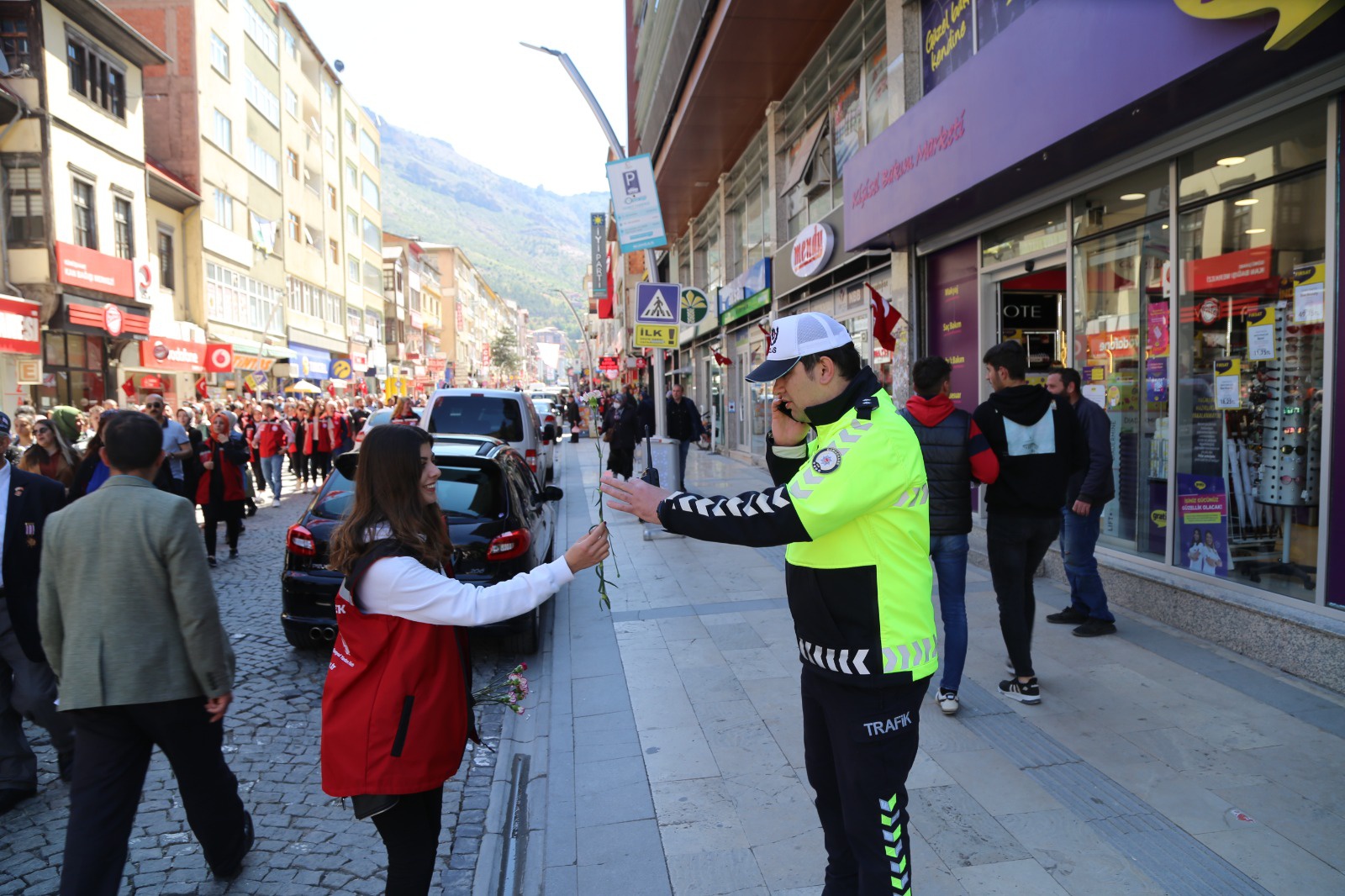 Gümüşhane’de "Biz Büyük Bir Aileyiz" yürüyüşü 16