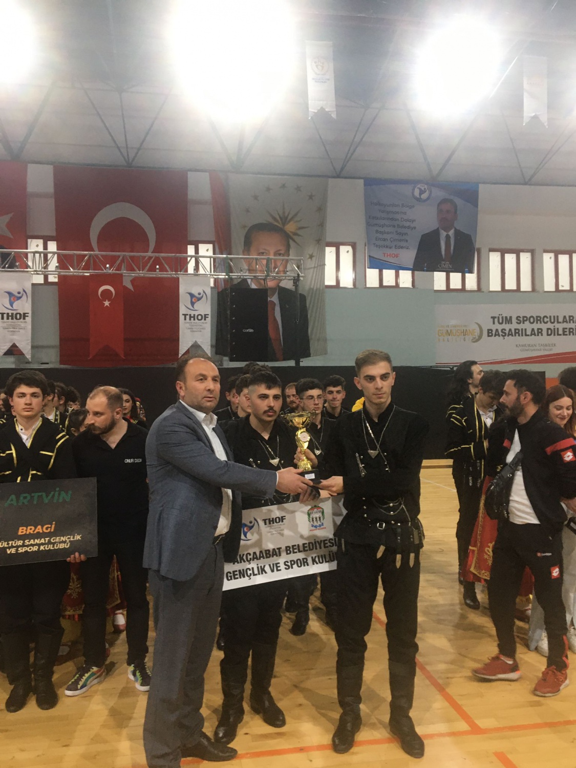 Halk oyunları grup yarışmaları Gümüşhane’de yapıldı 2