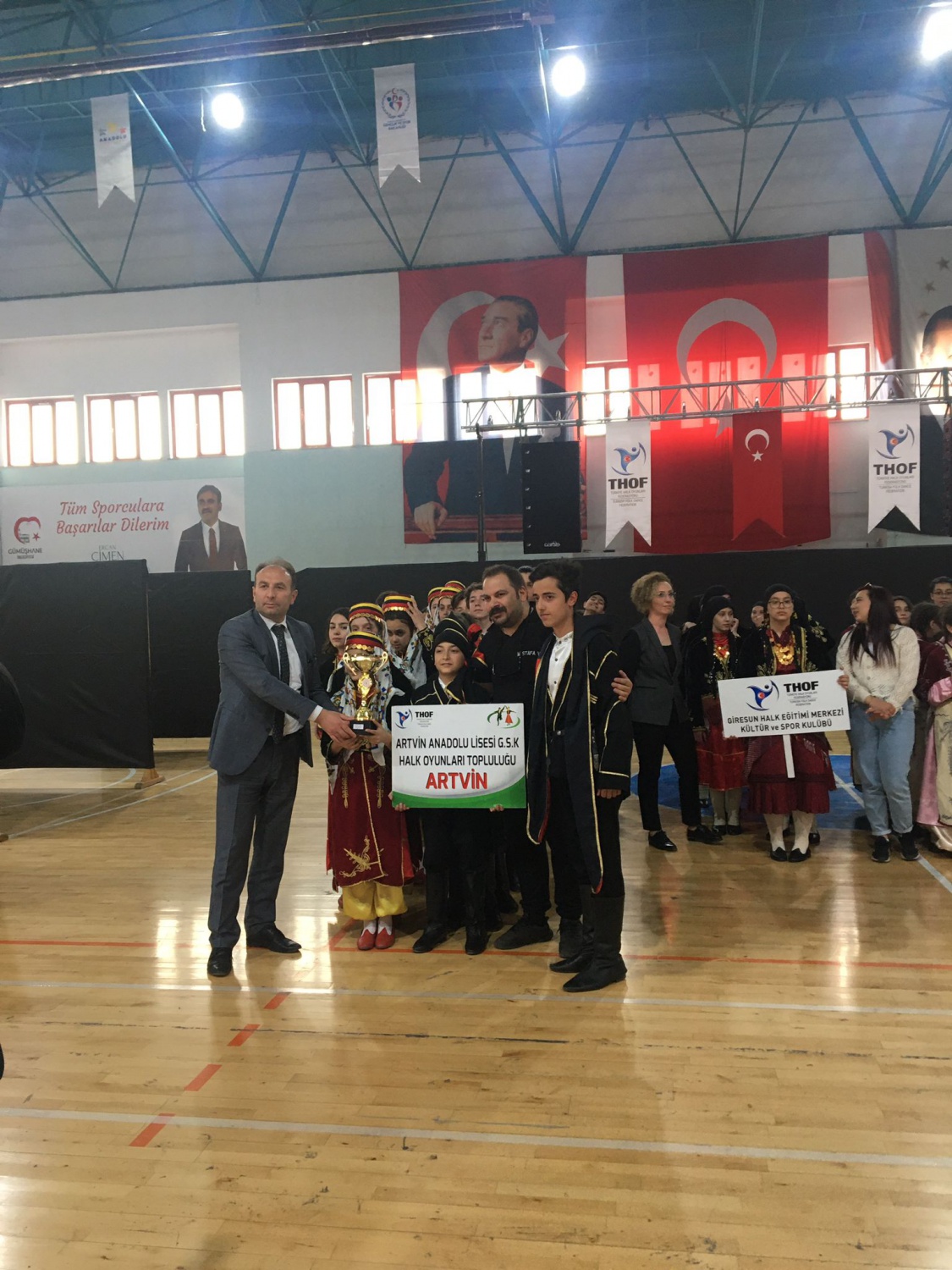 Halk oyunları grup yarışmaları Gümüşhane’de yapıldı 21