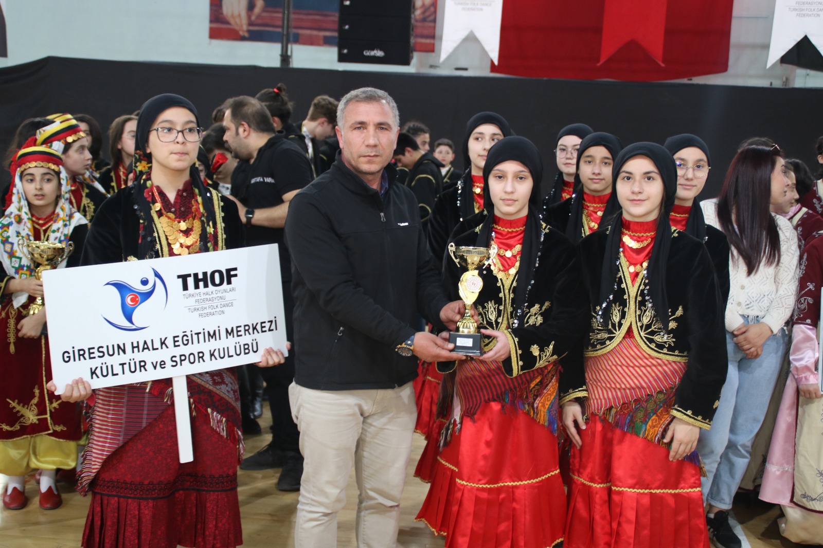 Halk oyunları grup yarışmaları Gümüşhane’de yapıldı 25