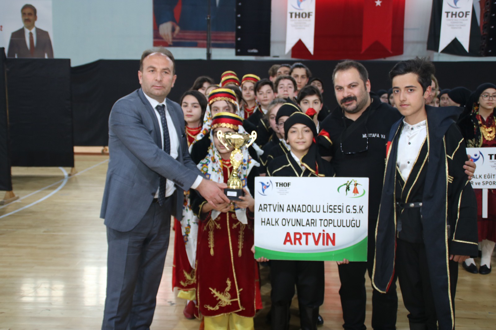 Halk oyunları grup yarışmaları Gümüşhane’de yapıldı 26