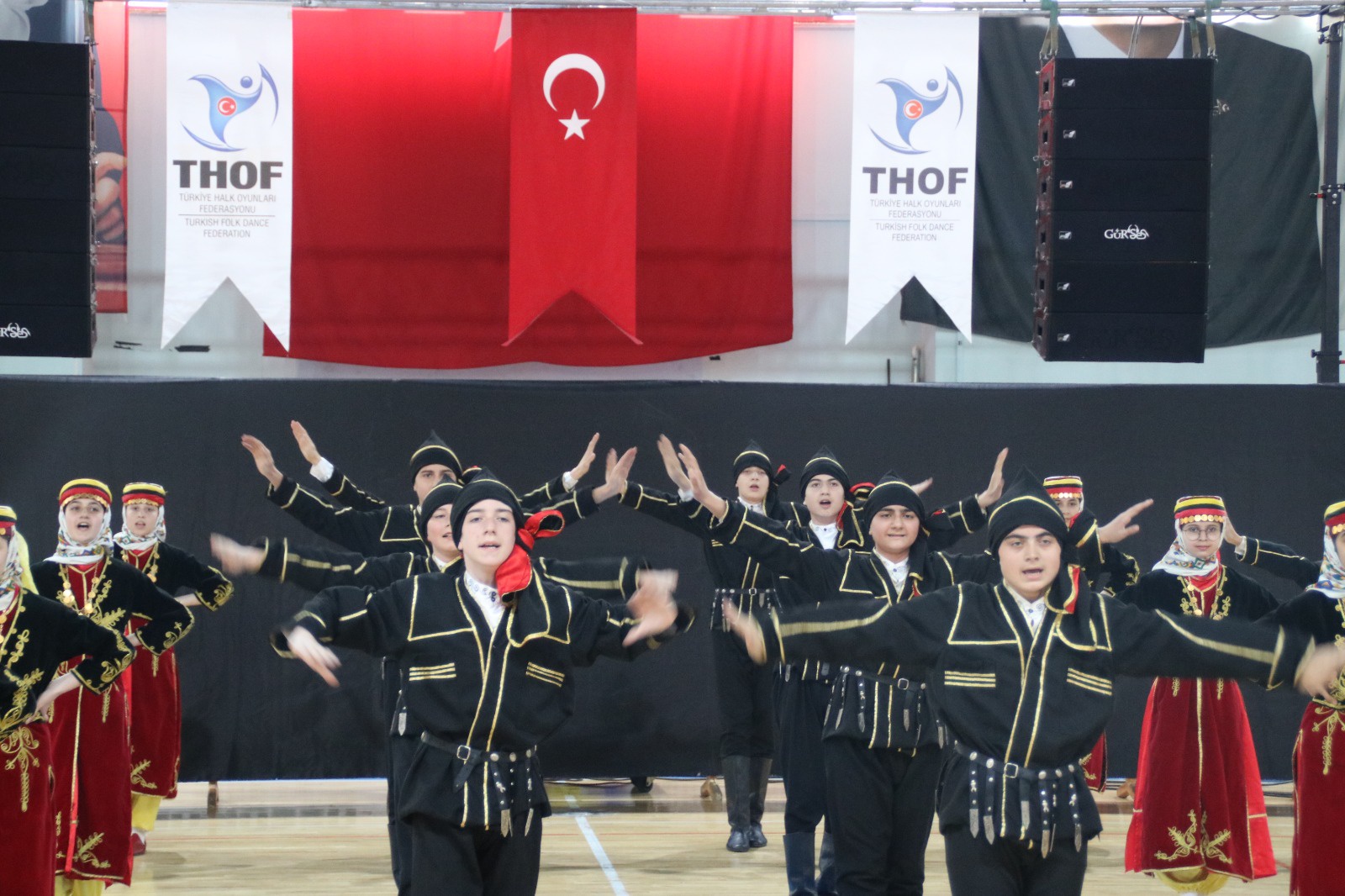 Halk oyunları grup yarışmaları Gümüşhane’de yapıldı 15