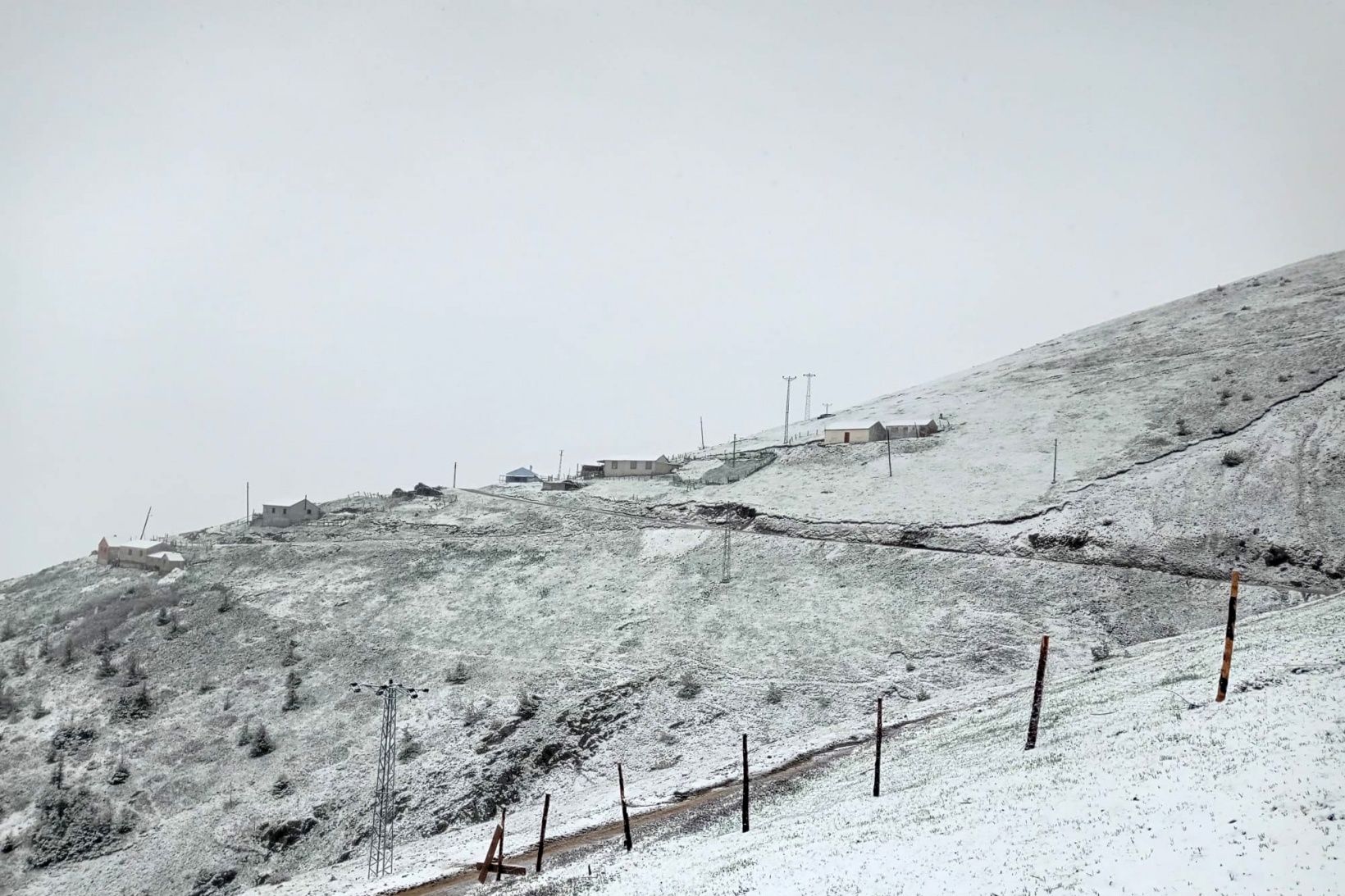Gümüşhane'nin yüksekleri 19 Mayıs'ta beyaza büründü 12