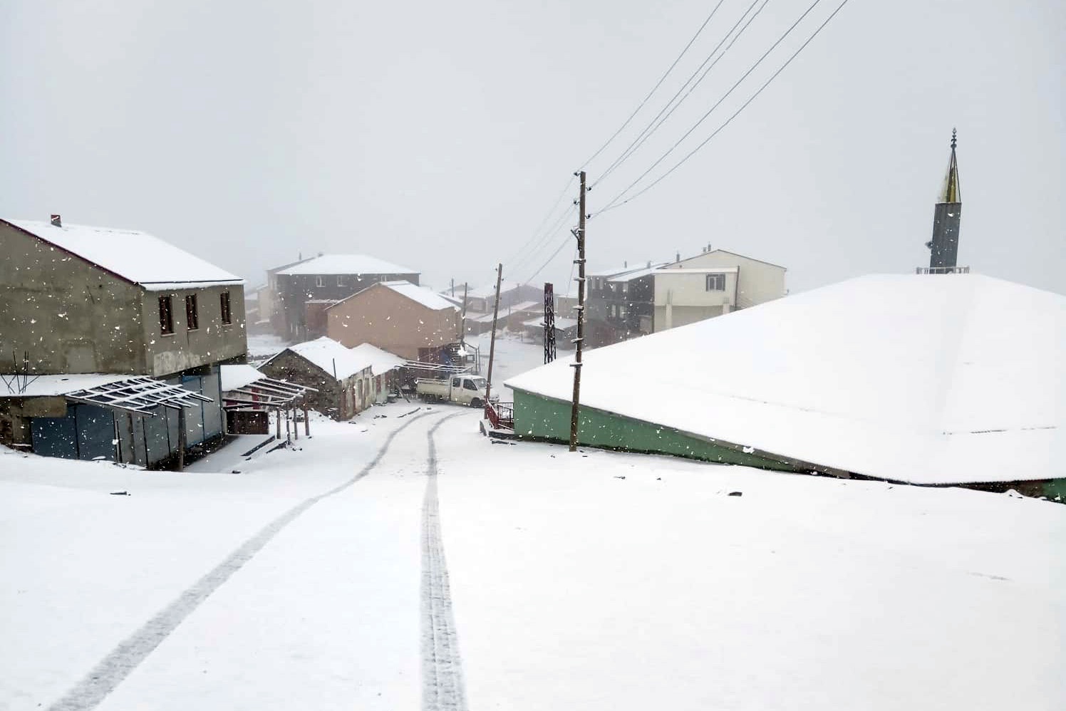 Gümüşhane'nin yüksekleri 19 Mayıs'ta beyaza büründü 2