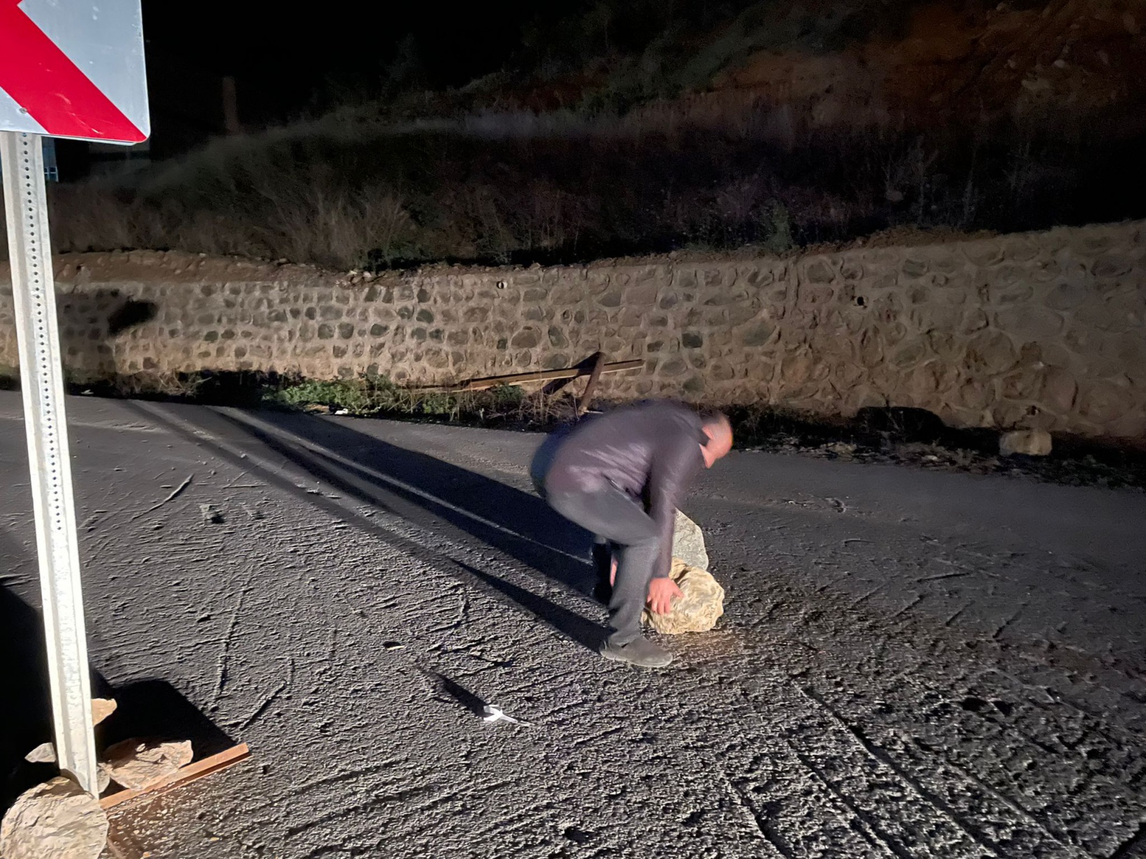 Gündüz kapanan yeni hastane yolu gece açıldı 3