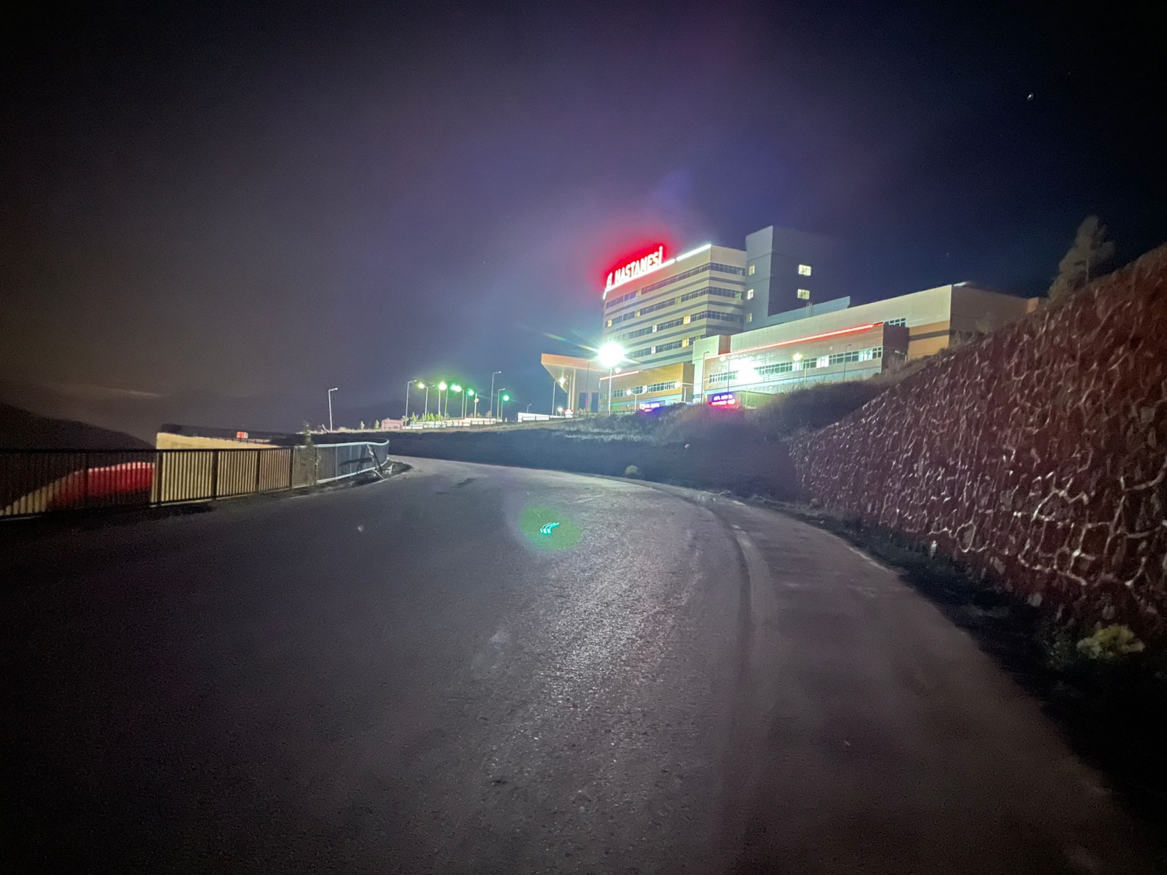 Gündüz kapanan yeni hastane yolu gece açıldı 2