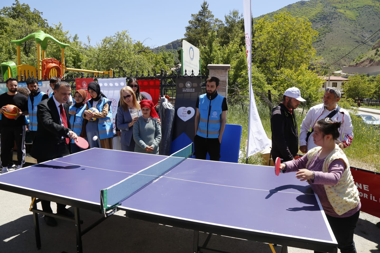 Gümüşhane’de özel öğrencilere özel spor malzemeleri dağıtıldı 7