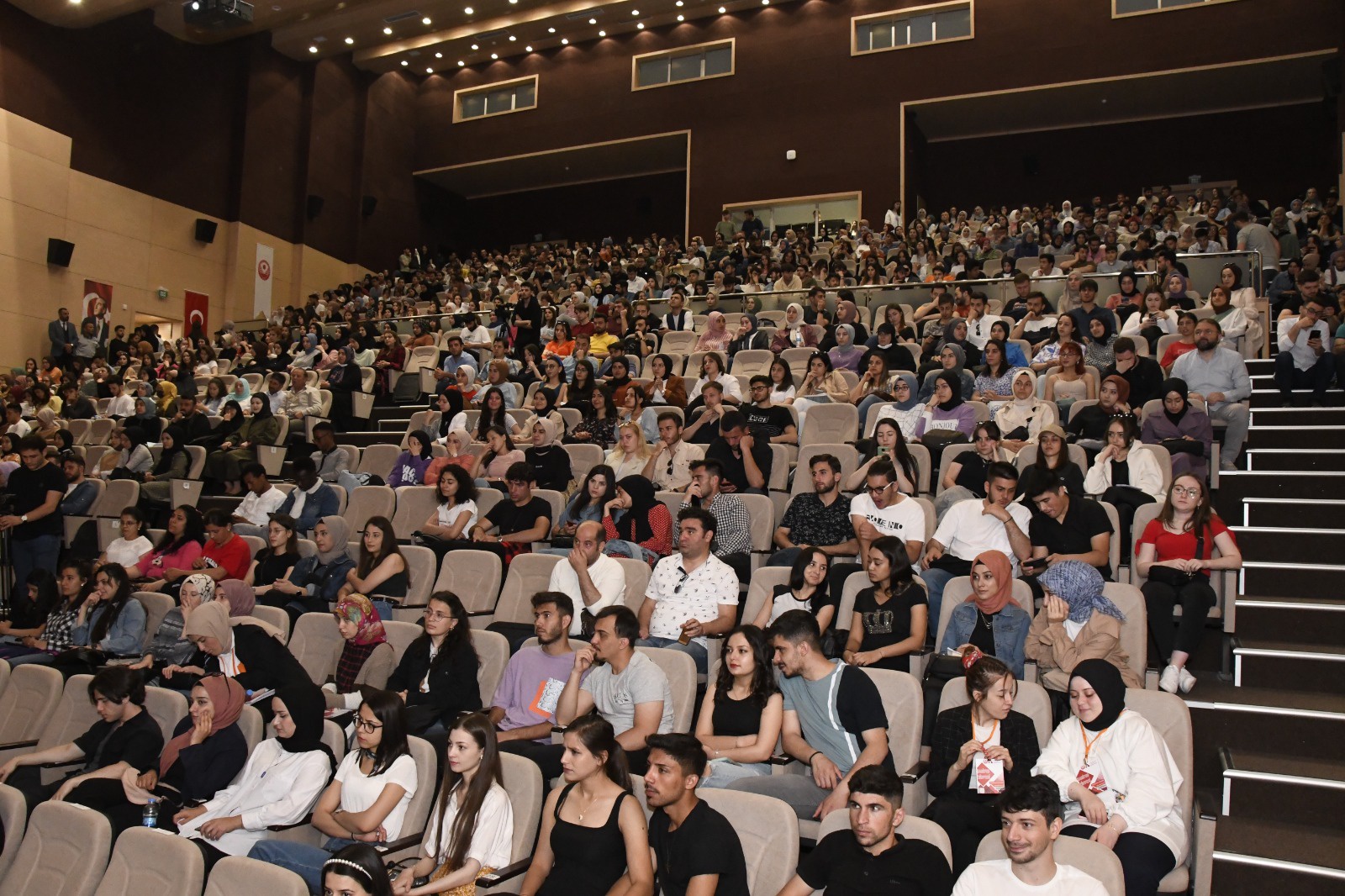 Koç: Türkiye hiçbir istatistiğe uyan bir ülke değil   5