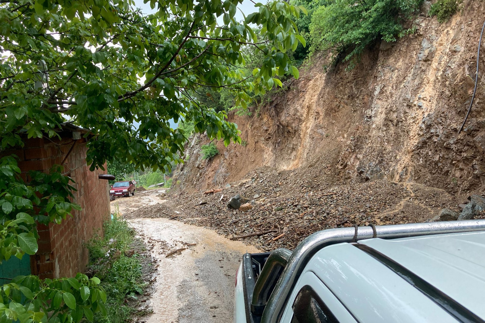 Gümüşhane’de aşırı yağış sele neden oldu 12