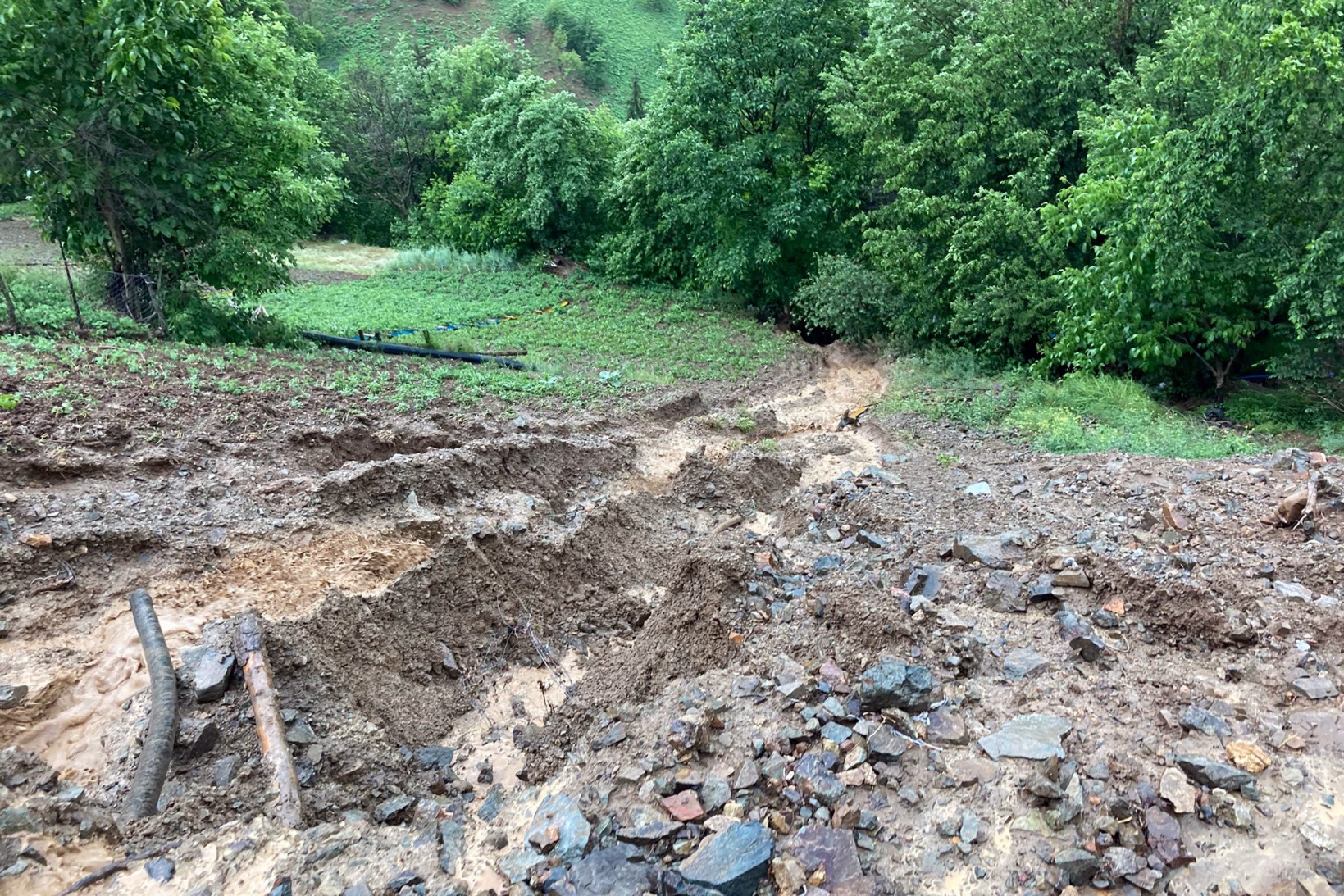 Gümüşhane’de aşırı yağış sele neden oldu 8