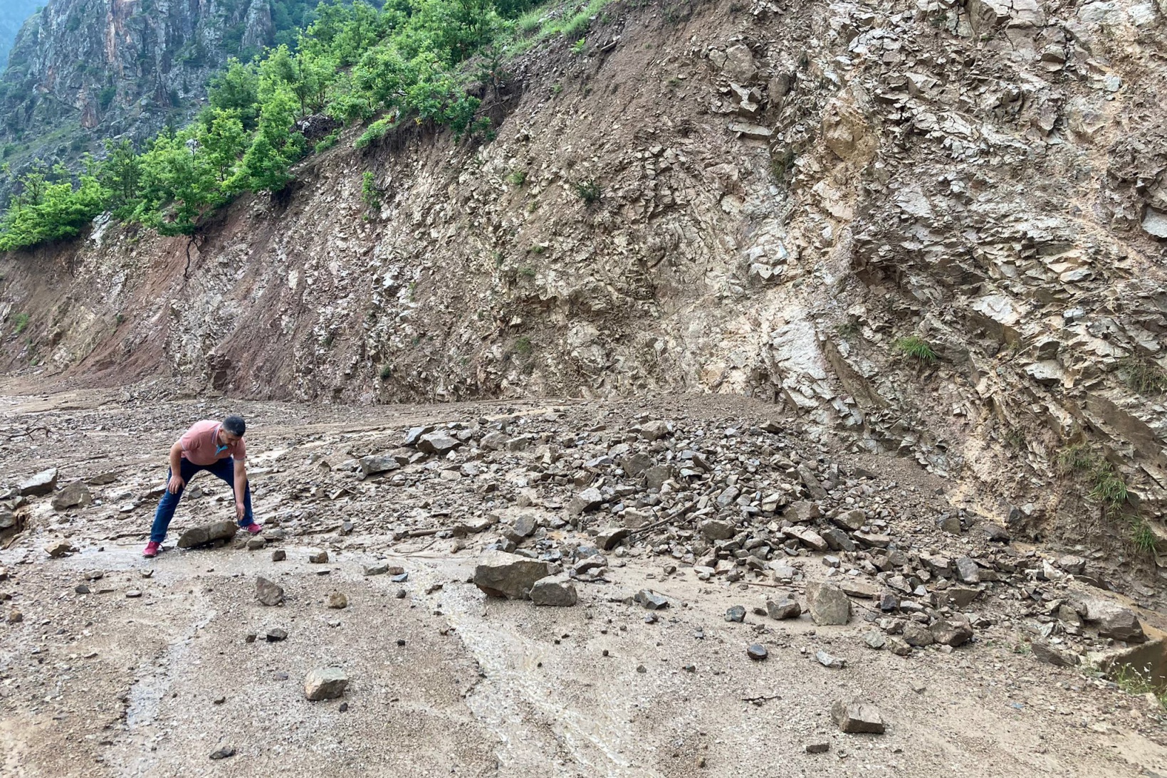 Gümüşhane’de aşırı yağış sele neden oldu 15