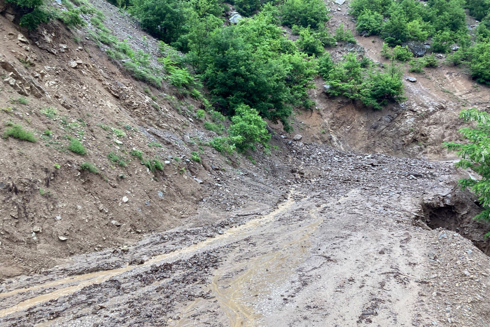 Gümüşhane’de aşırı yağış sele neden oldu 14