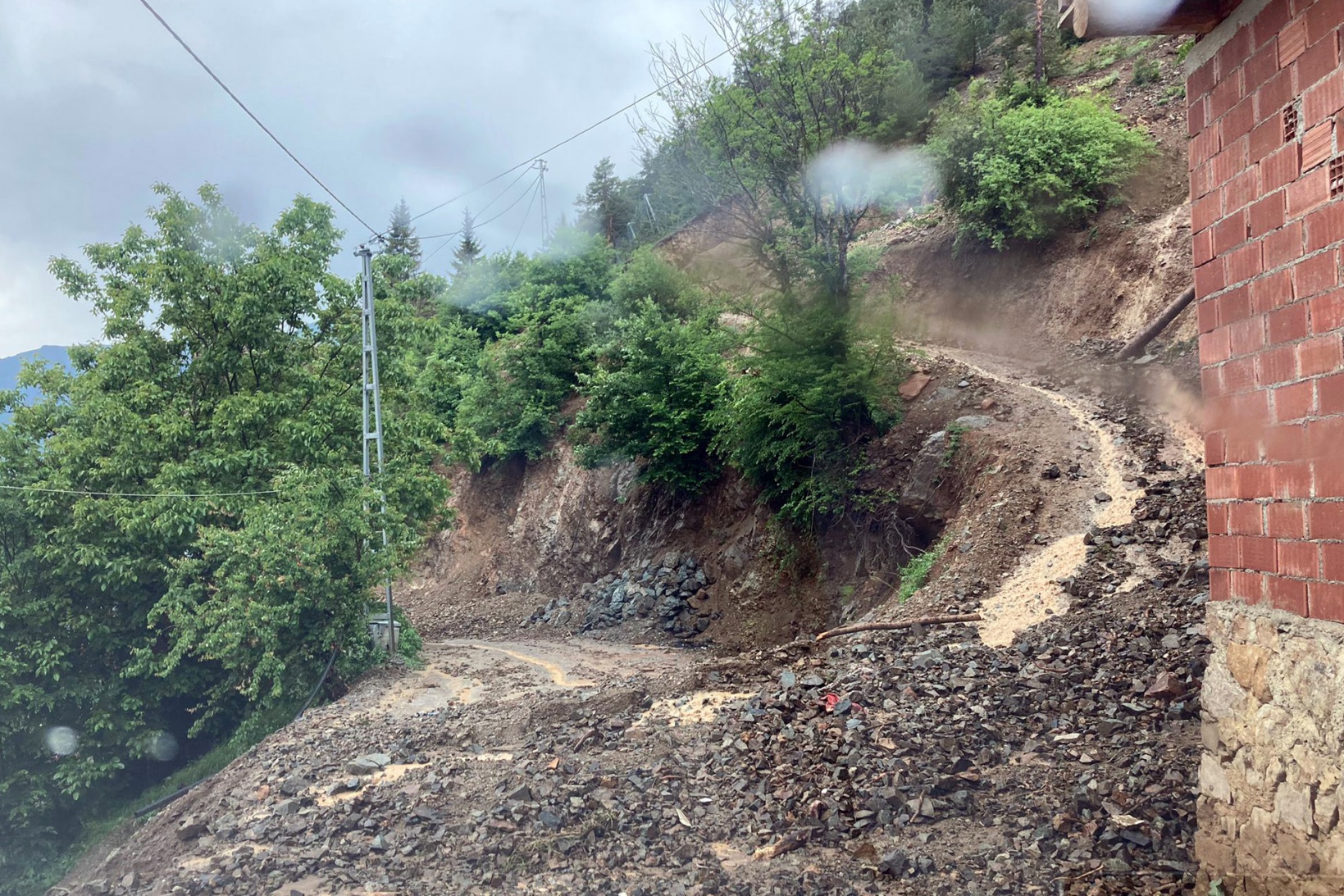 Gümüşhane’de aşırı yağış sele neden oldu 11