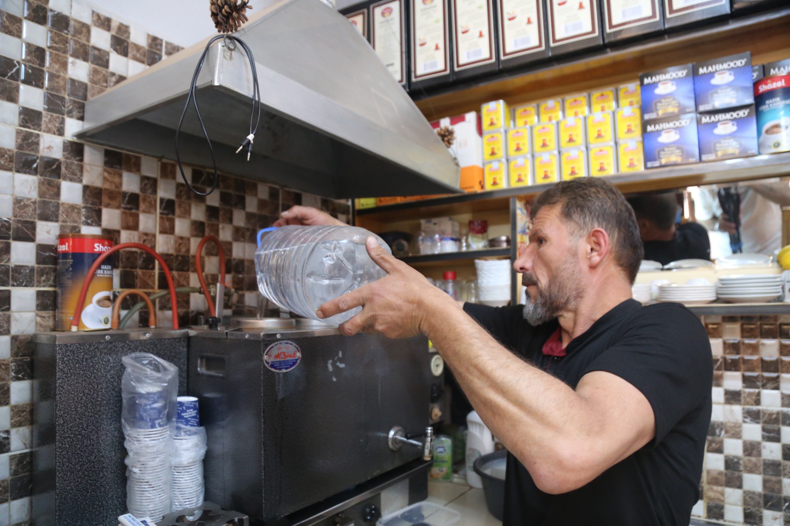 Musluklardan akan çamurlu su vatandaşları isyan ettirdi 6