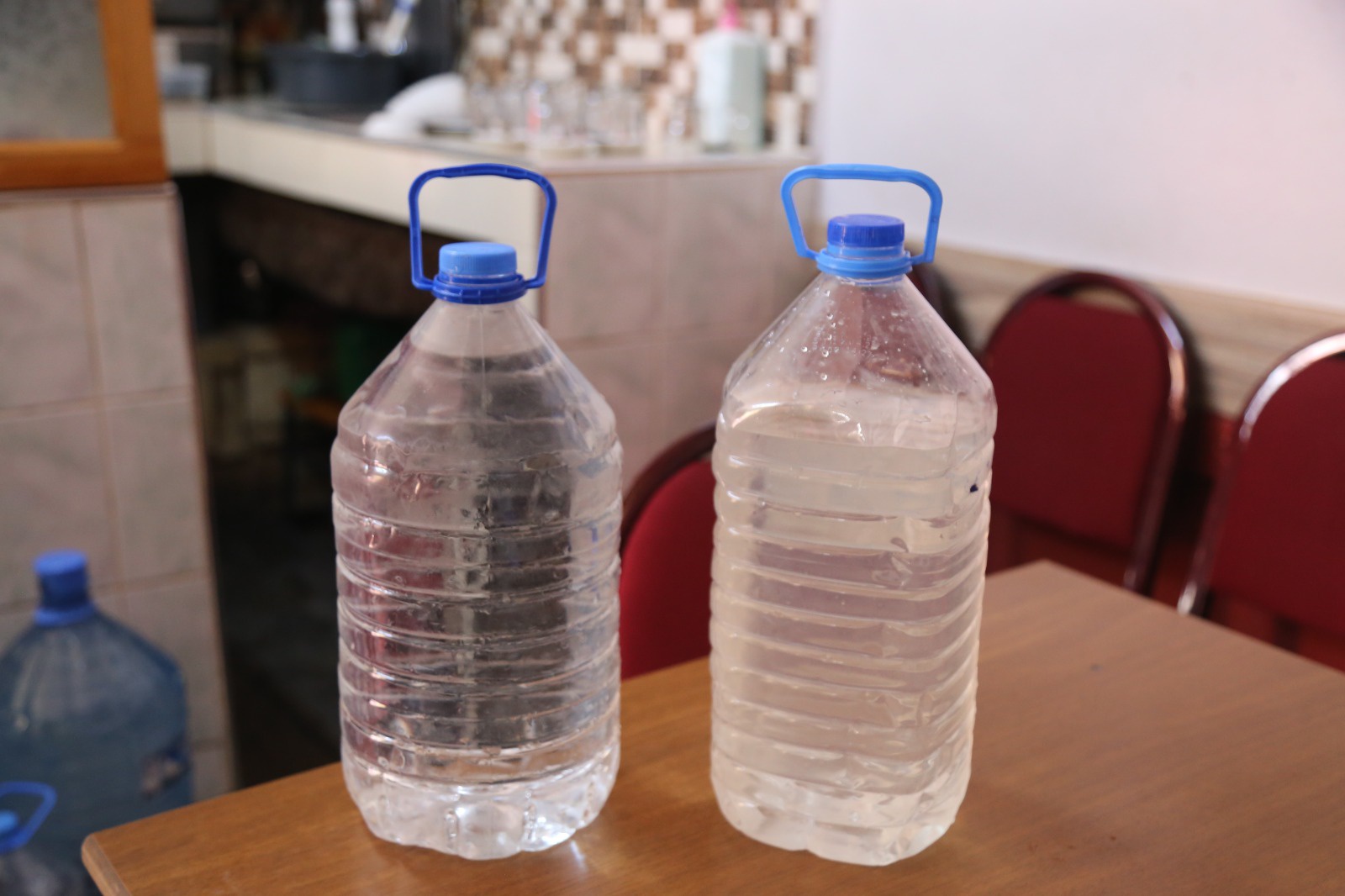 Musluklardan akan çamurlu su vatandaşları isyan ettirdi 5