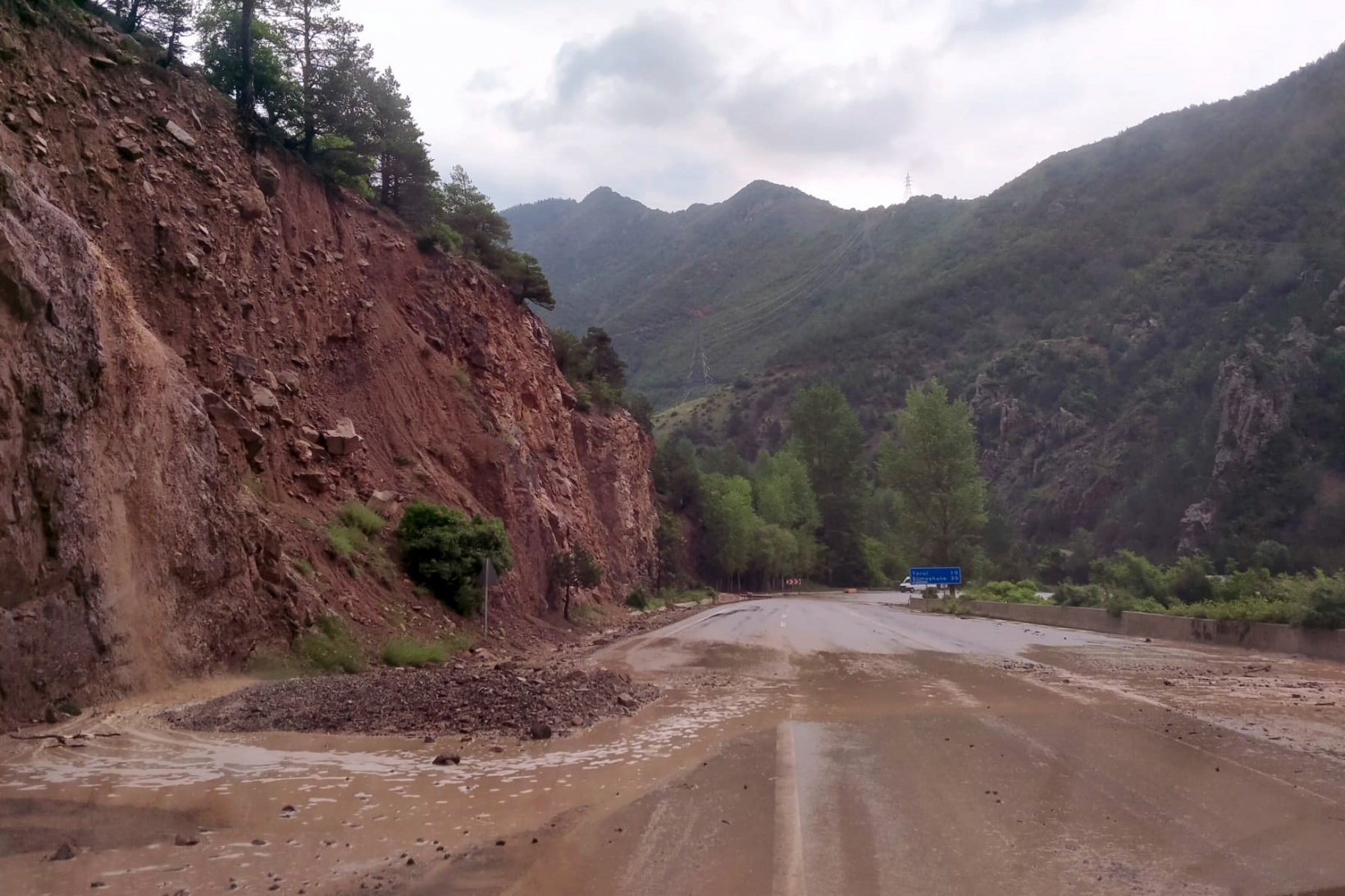 Gümüşhane’de aşırı yağış sele neden oldu 2