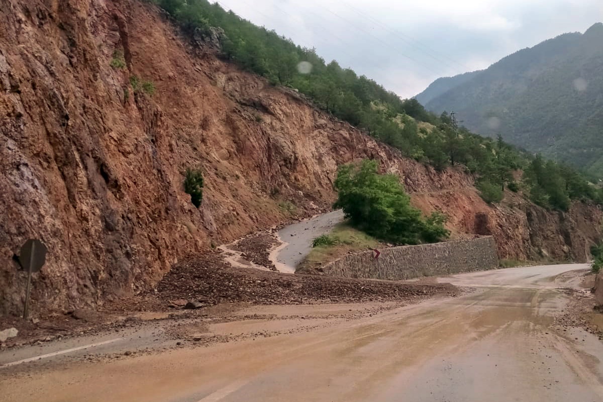 Gümüşhane’de aşırı yağış sele neden oldu 3