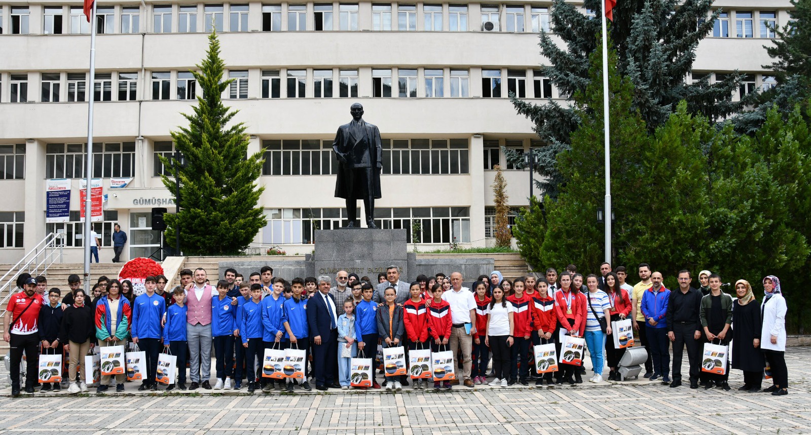 Gümüşhane’de şampiyon öğrenciler ödüllendirildi 14