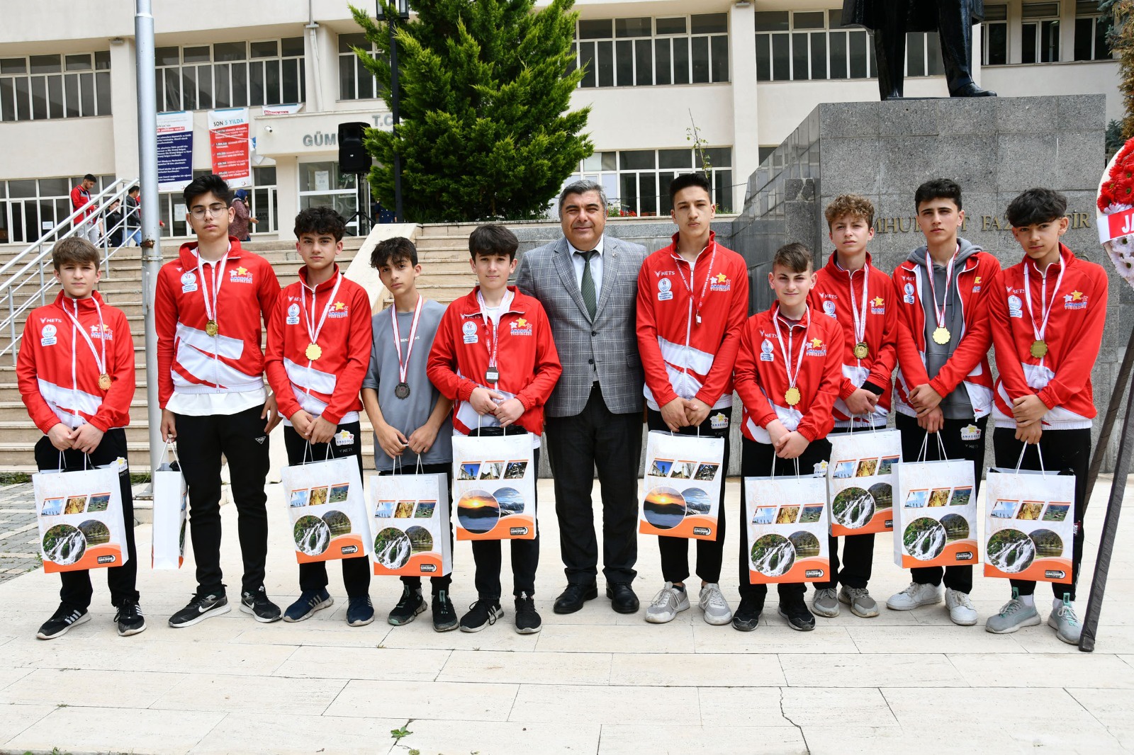 Gümüşhane’de şampiyon öğrenciler ödüllendirildi 23