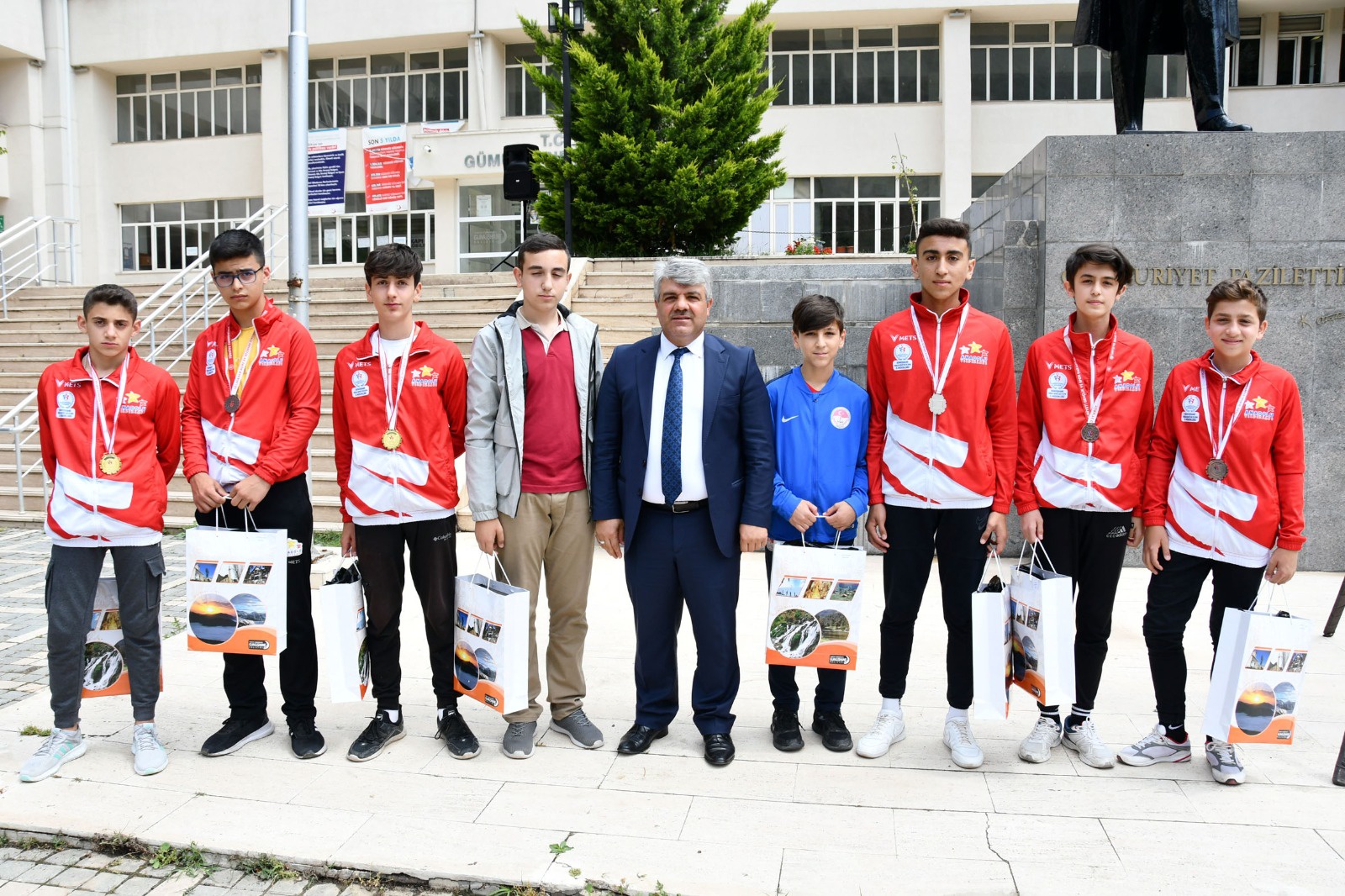 Gümüşhane’de şampiyon öğrenciler ödüllendirildi 26