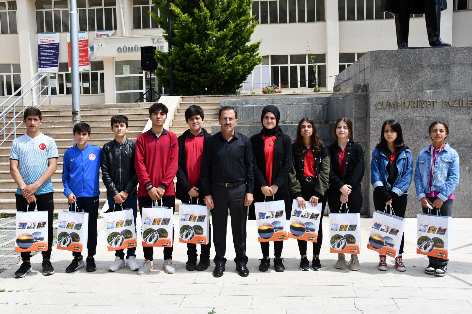 Gümüşhane’de şampiyon öğrenciler ödüllendirildi 20