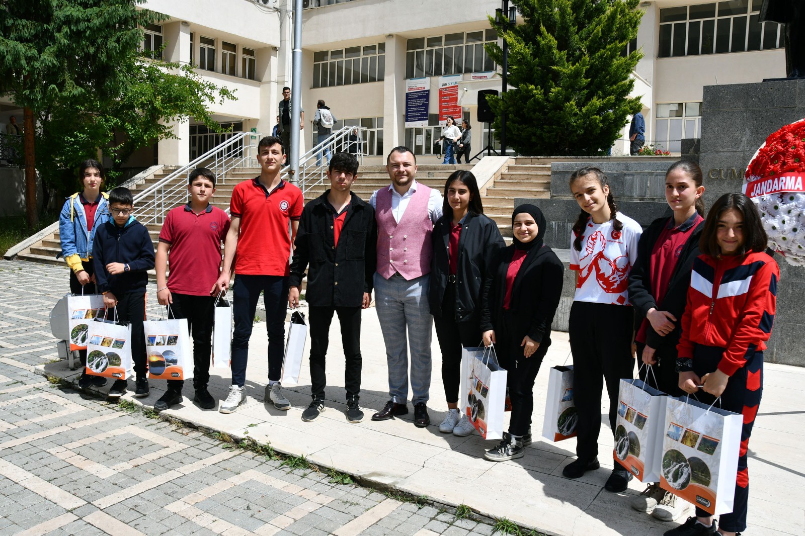 Gümüşhane’de şampiyon öğrenciler ödüllendirildi 4