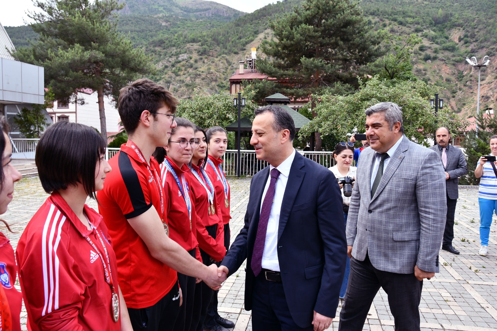 Gümüşhane’de şampiyon öğrenciler ödüllendirildi 16