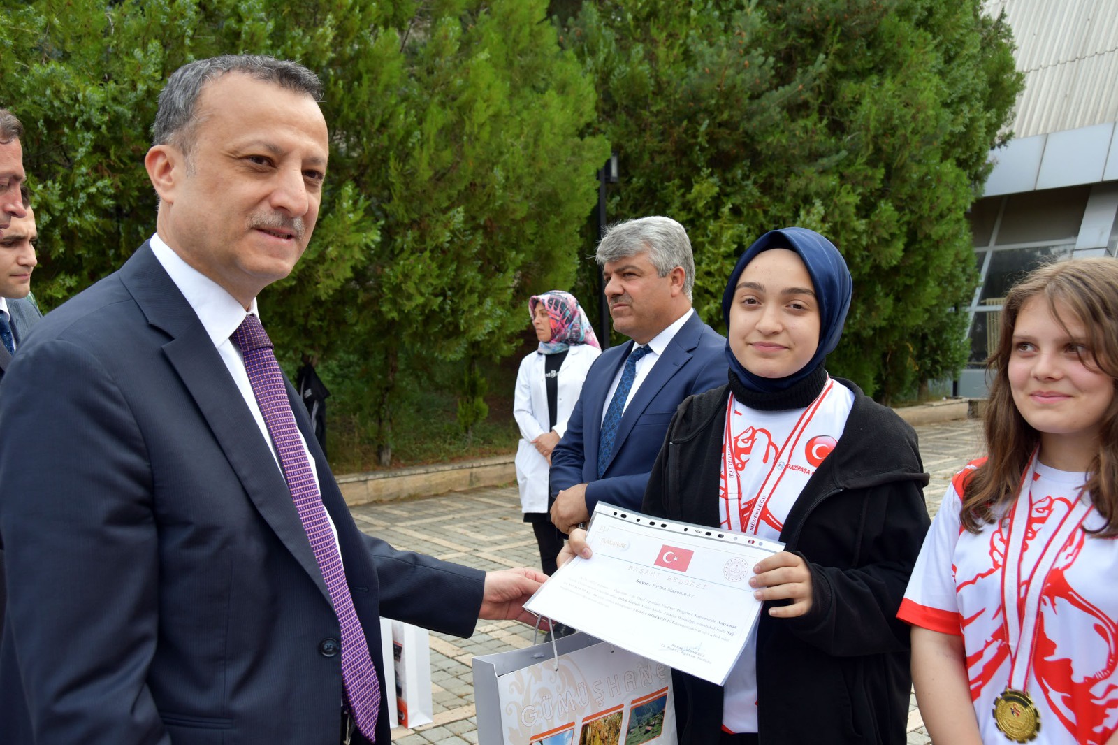 Gümüşhane’de şampiyon öğrenciler ödüllendirildi 7