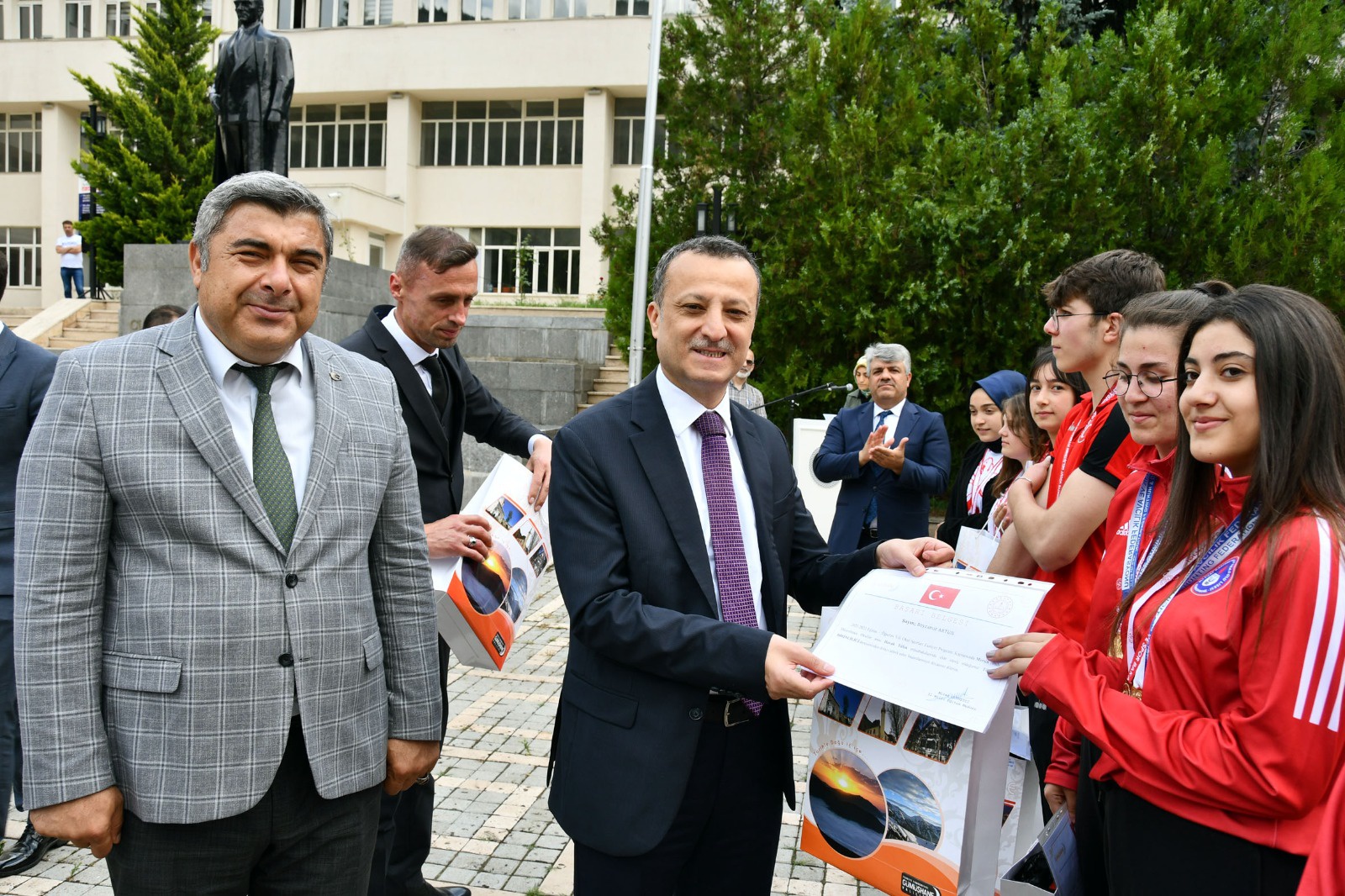 Gümüşhane’de şampiyon öğrenciler ödüllendirildi 18