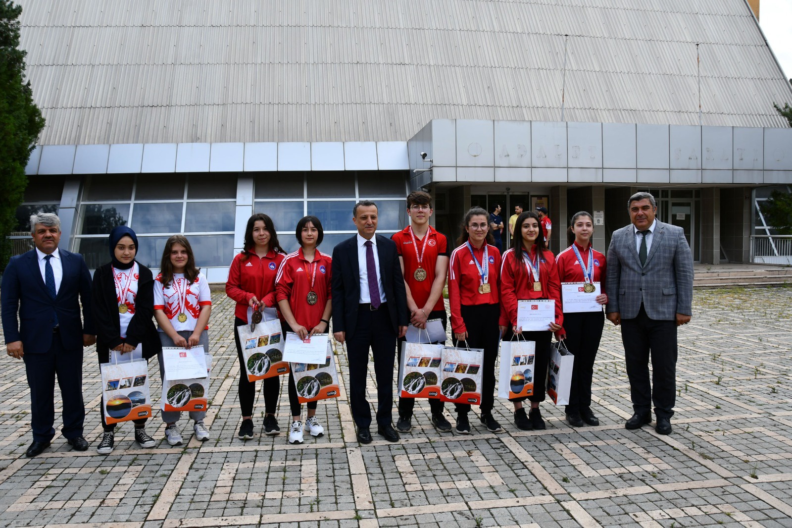 Gümüşhane’de şampiyon öğrenciler ödüllendirildi 6