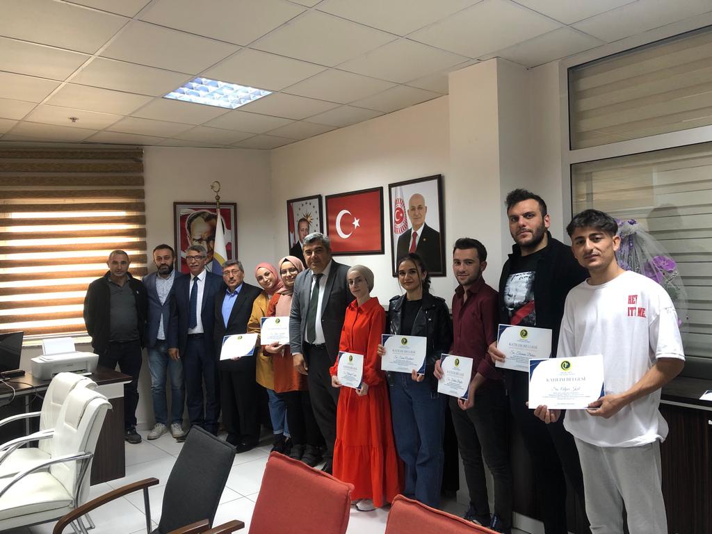 AutoCad kursunu tamamlayanlara belgeleri verildi 2