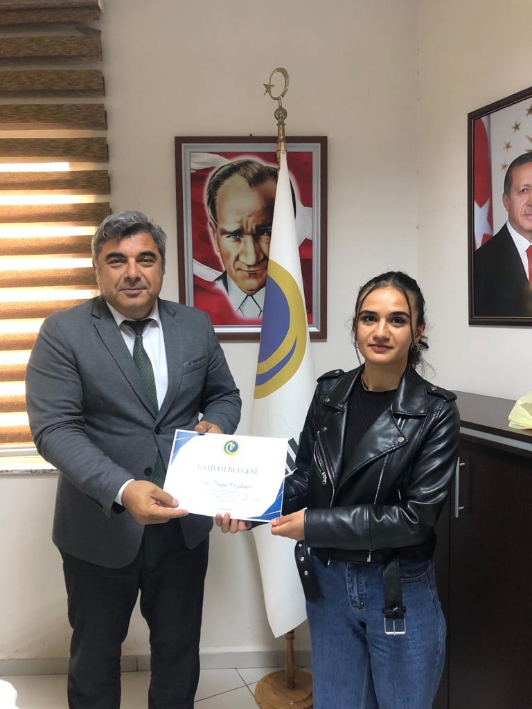 AutoCad kursunu tamamlayanlara belgeleri verildi 4