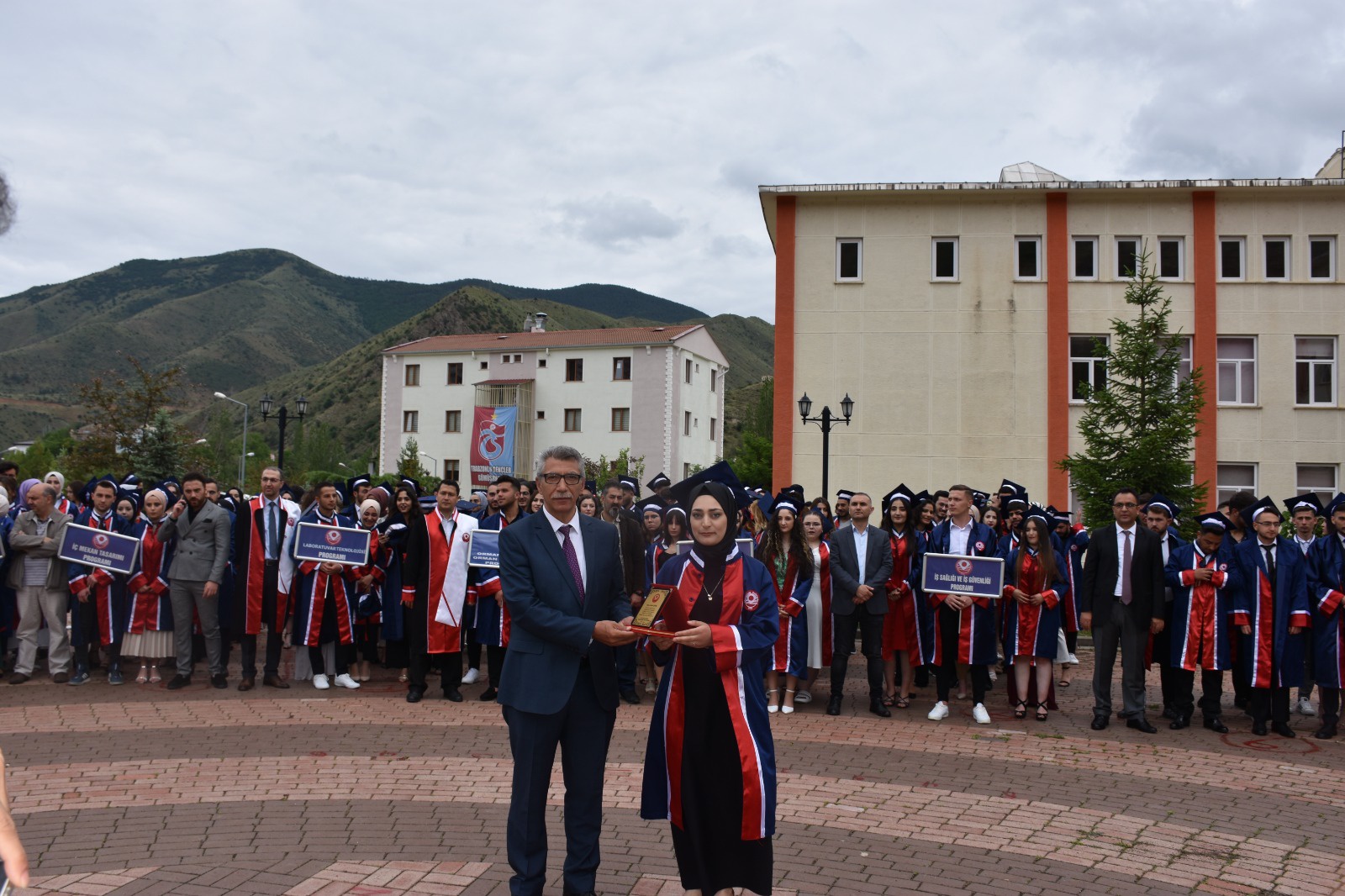 Gümüşhane MYO’da mezuniyet coşkusu 2