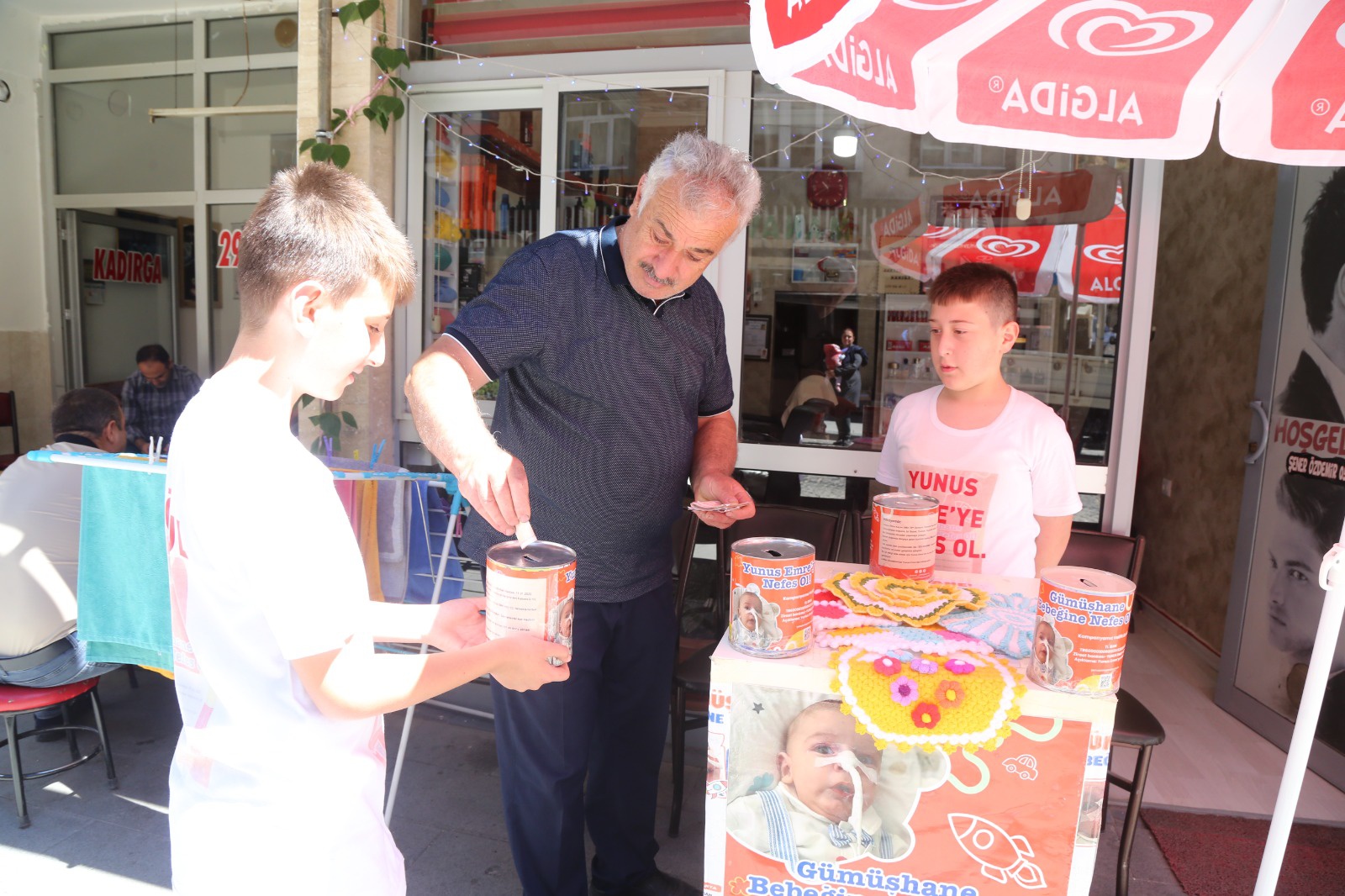 Gönüllü çocuklar Yunus Emre için 3 günde 10 bin TL topladı 6