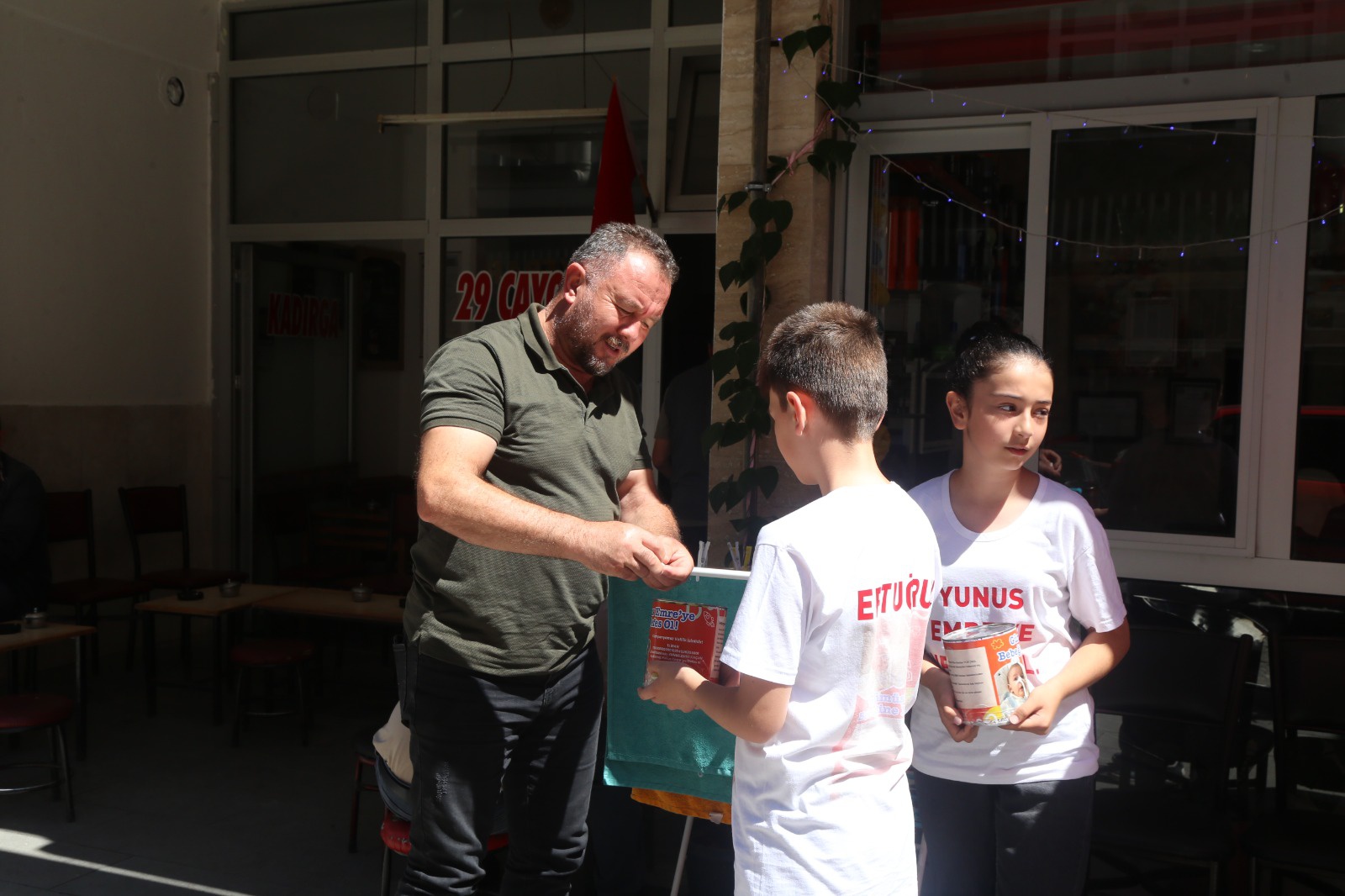 Gönüllü çocuklar Yunus Emre için 3 günde 10 bin TL topladı 1