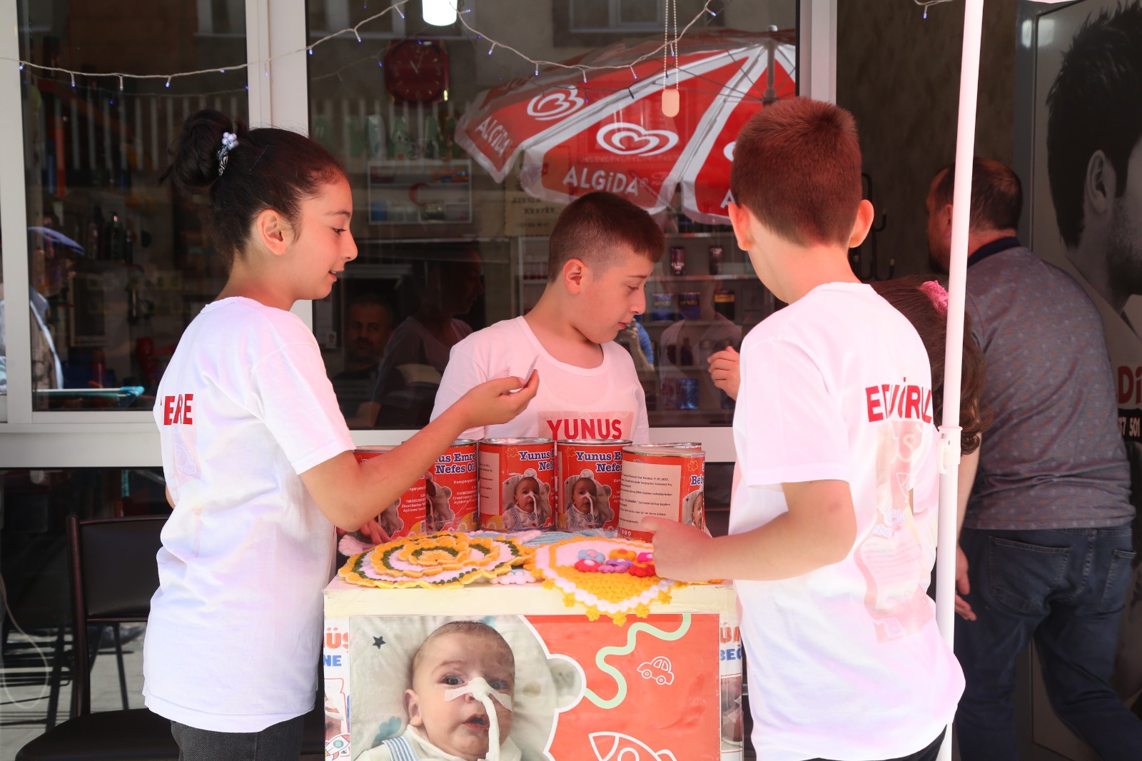 Gönüllü çocuklar Yunus Emre için 3 günde 10 bin TL topladı 3