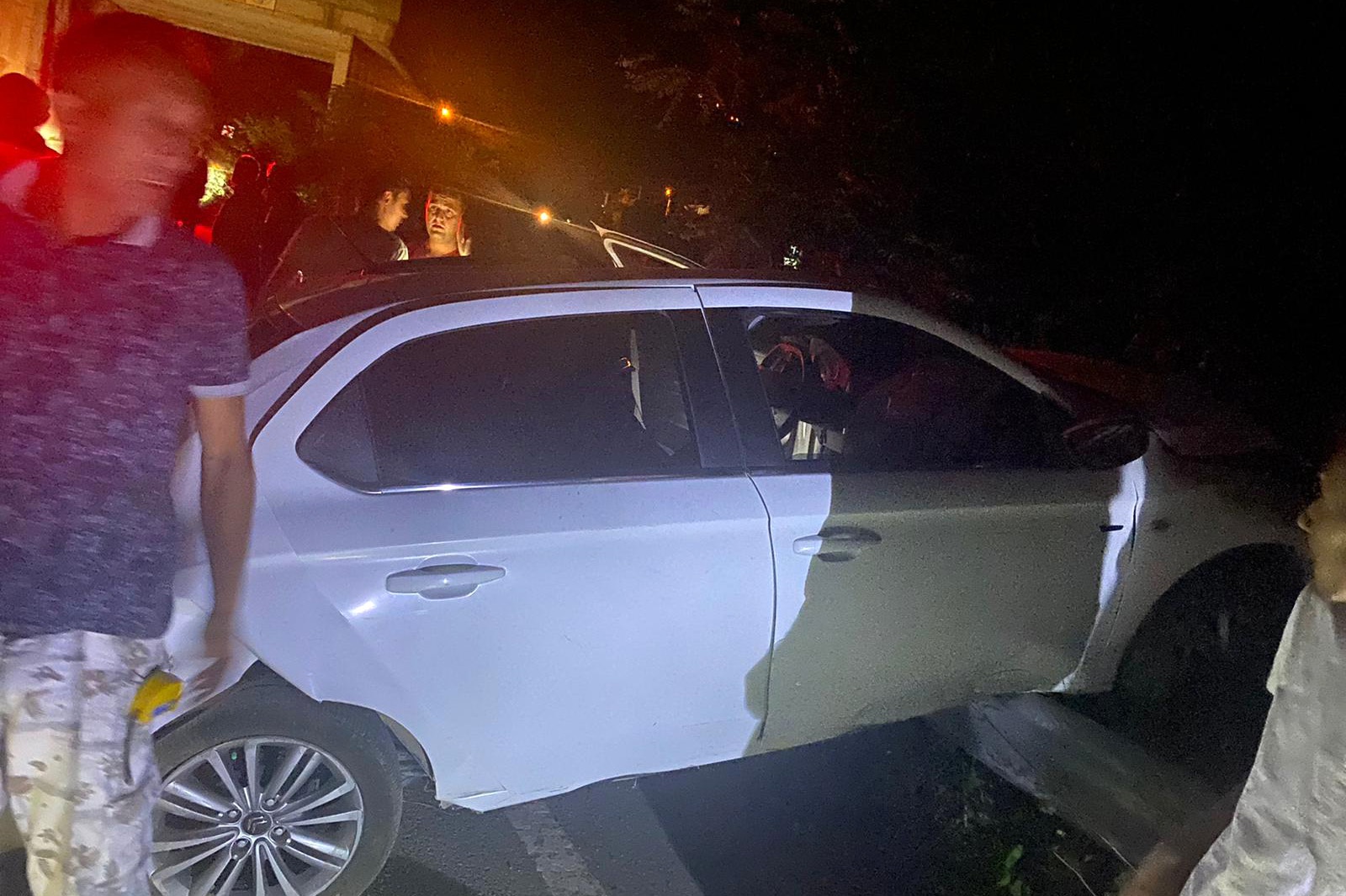 Otomobil 200 metrelik uçuruma yuvarlandı: 2 ağır yaralı 8