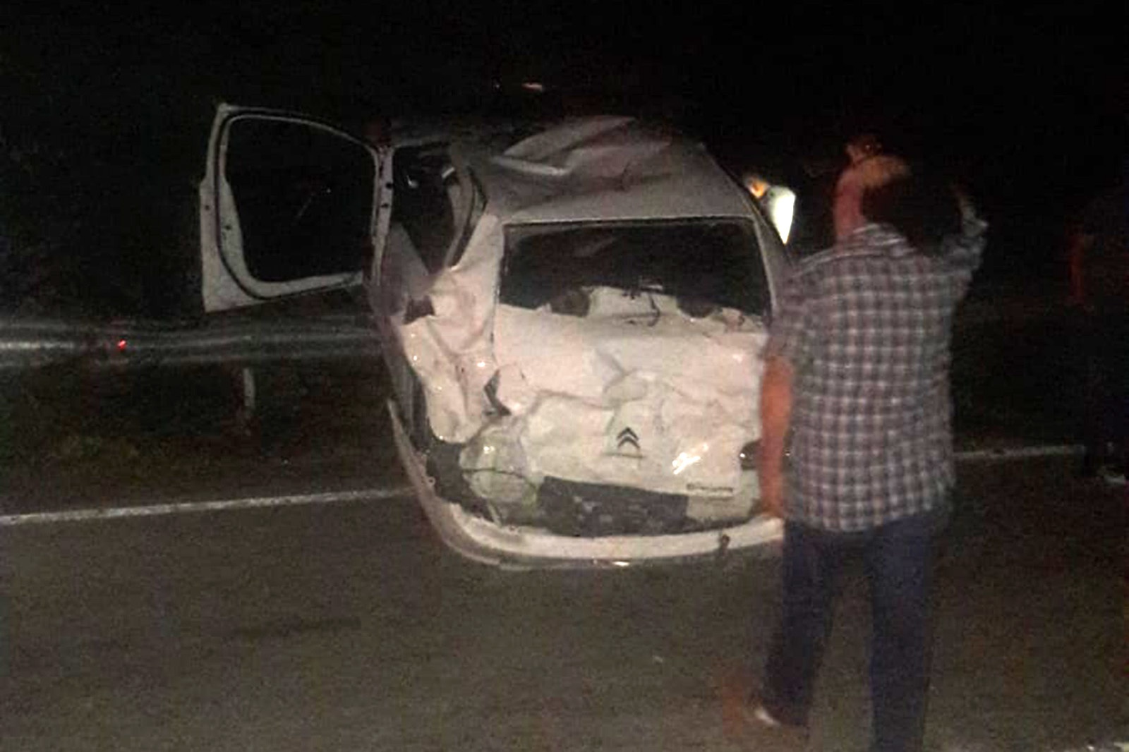 Otomobil 200 metrelik uçuruma yuvarlandı: 2 ağır yaralı 5