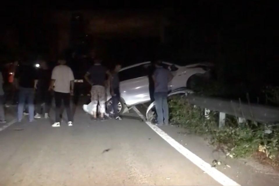 Otomobil 200 metrelik uçuruma yuvarlandı: 2 ağır yaralı 1