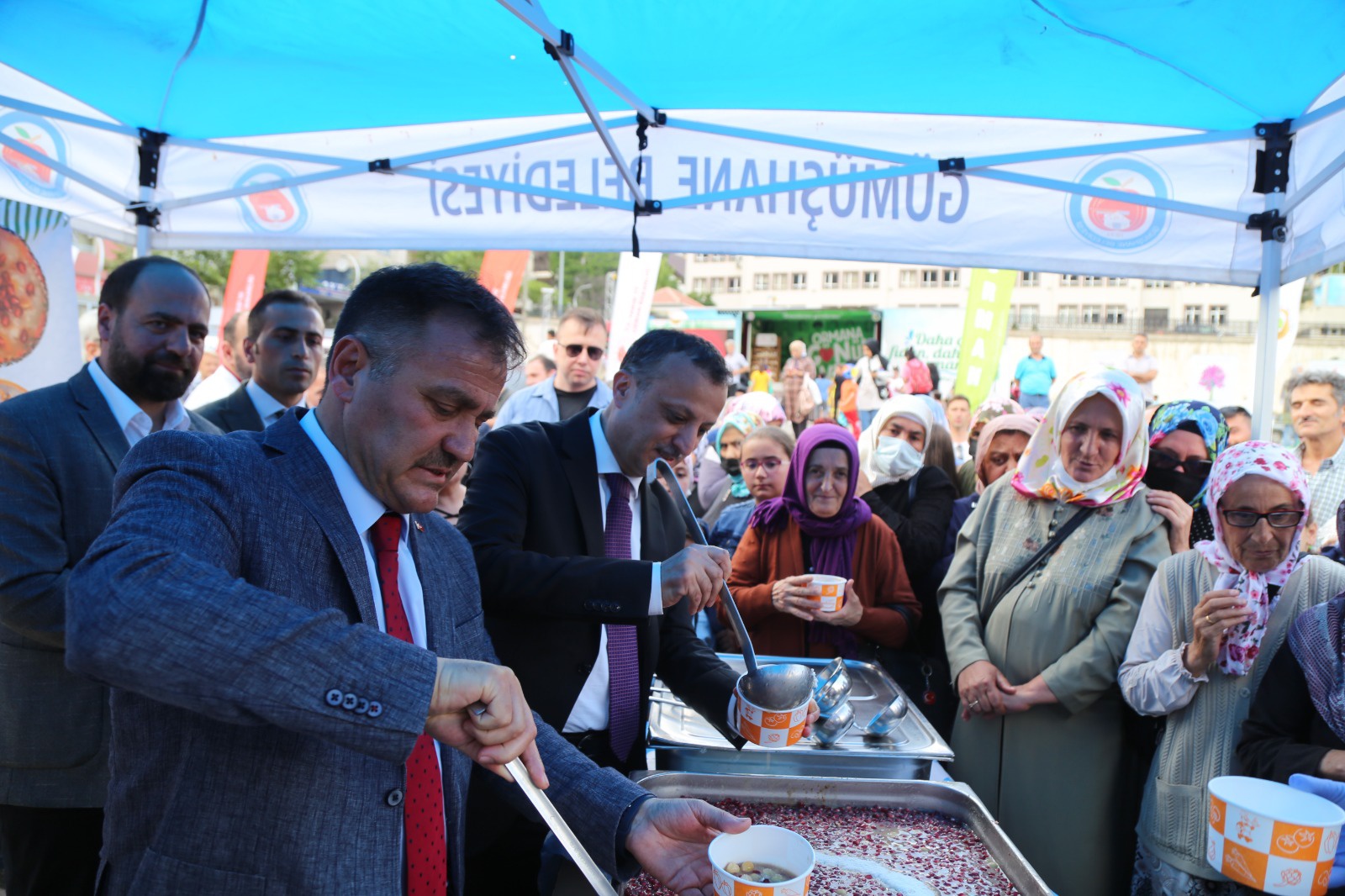 Gümüşhane’de 2 bin kişilik Aşure dağıtıldı 4