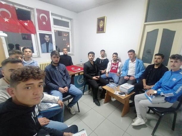 Ülkü Ocakları yeni üniversite öğrencilerini ağırladı 1