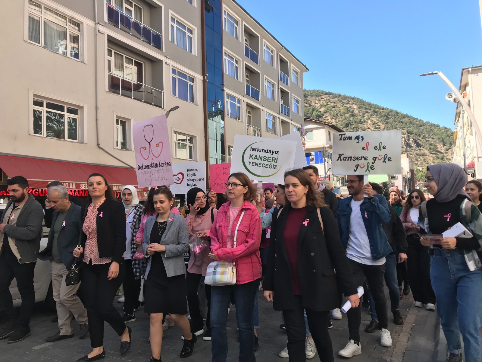 Gümüşhane’de Meme Kanserine farkındalık oluşturmak için yürüdüler 3