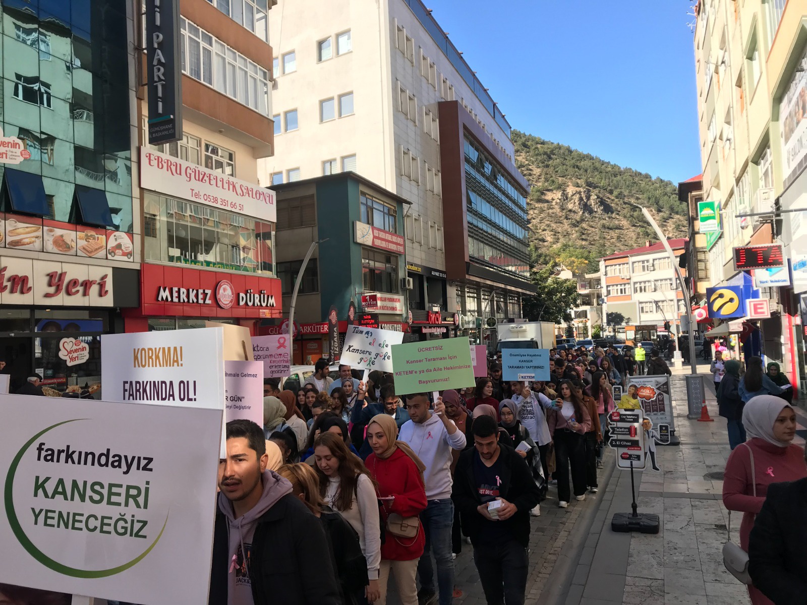 Gümüşhane’de Meme Kanserine farkındalık oluşturmak için yürüdüler 4