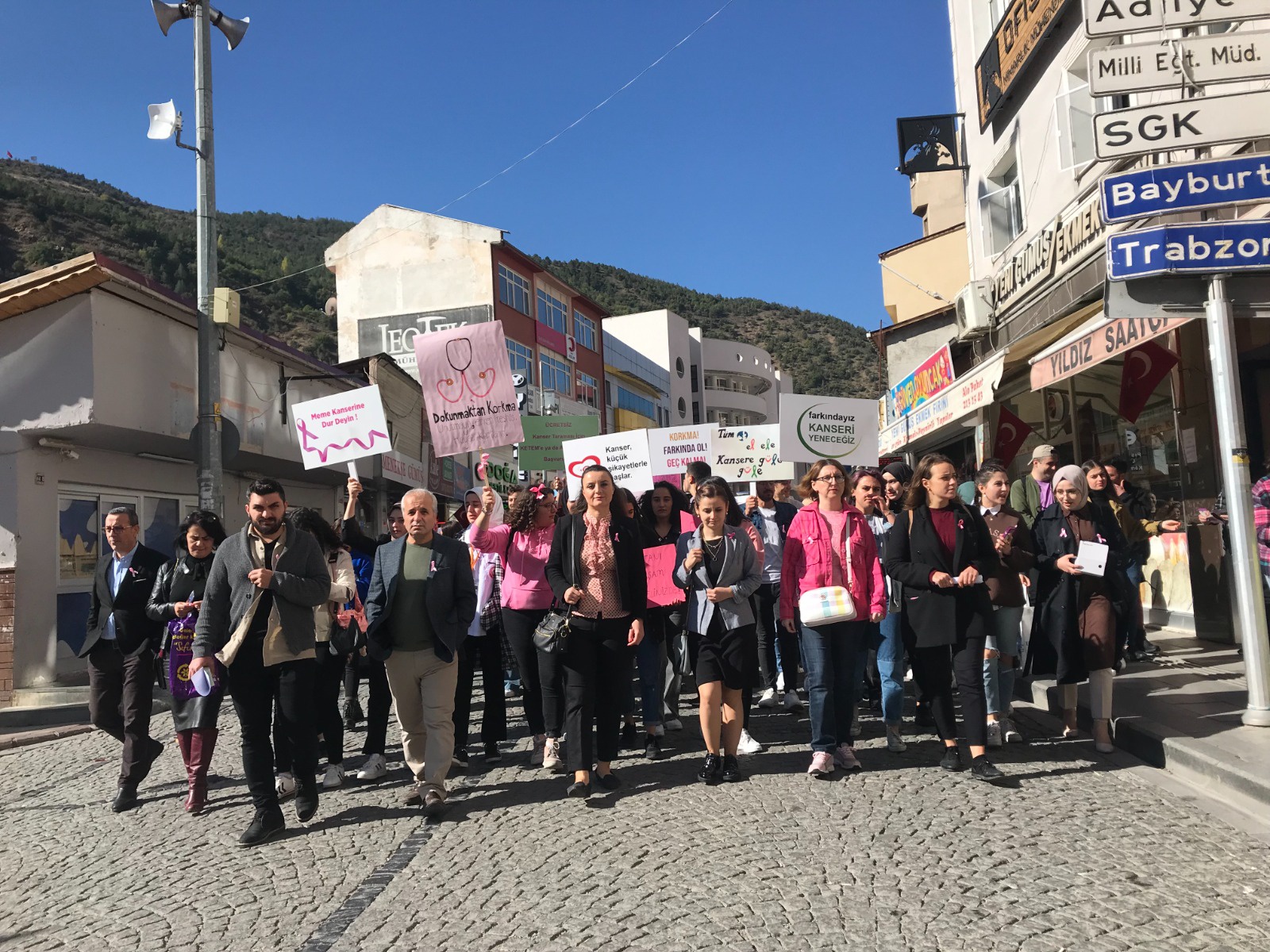 Gümüşhane’de Meme Kanserine farkındalık oluşturmak için yürüdüler 2