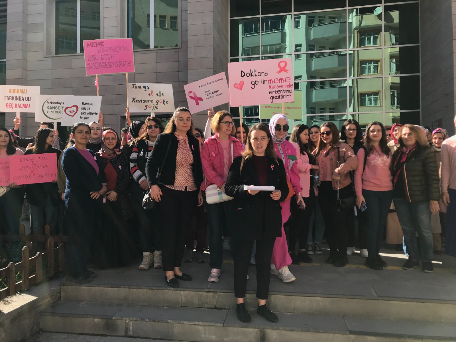 Gümüşhane’de Meme Kanserine farkındalık oluşturmak için yürüdüler 1