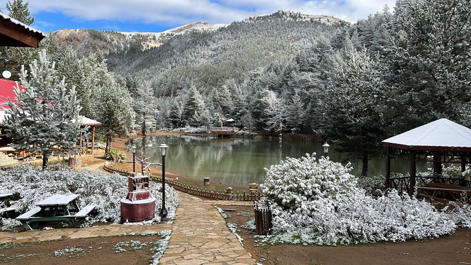 Limni Gölü'ne mevsimin ilk karı yağdı 4