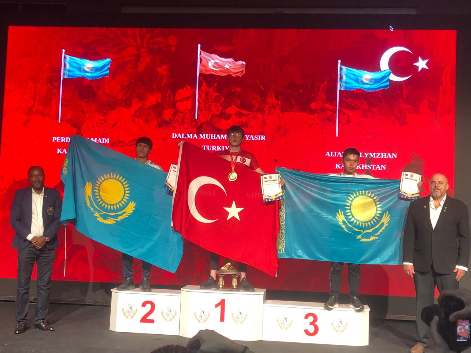 Bilekçilerimiz dünyanın bileğini bükmeye devam ediyor 14